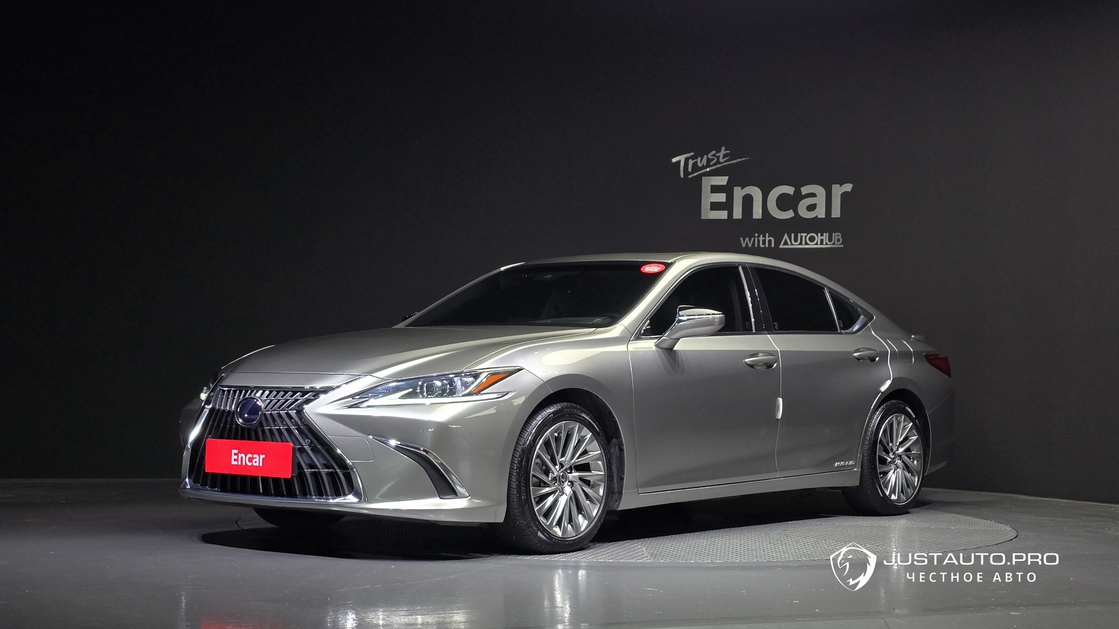 Автомобиль Lexus ES