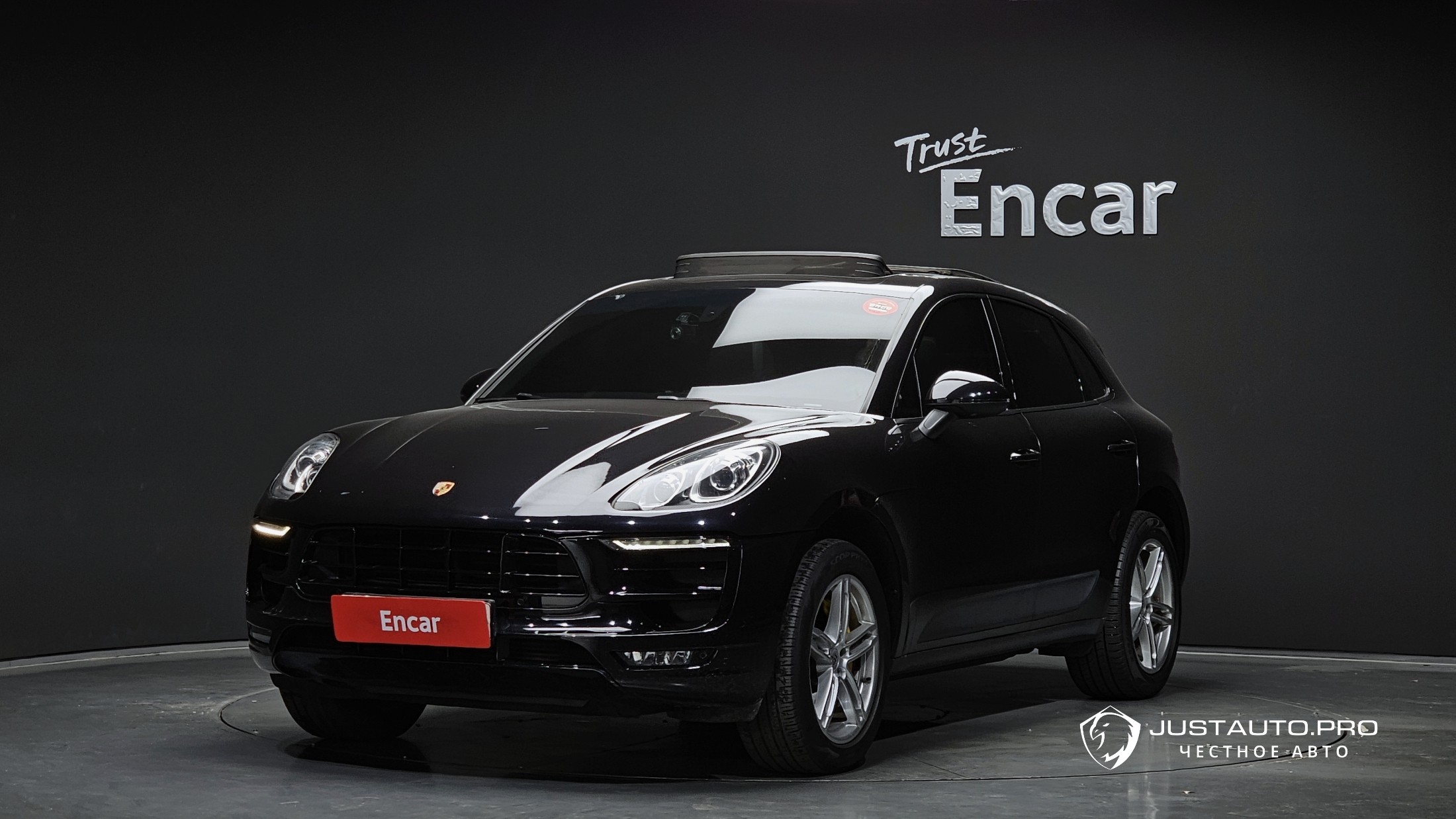 Автомобиль Porsche Macan