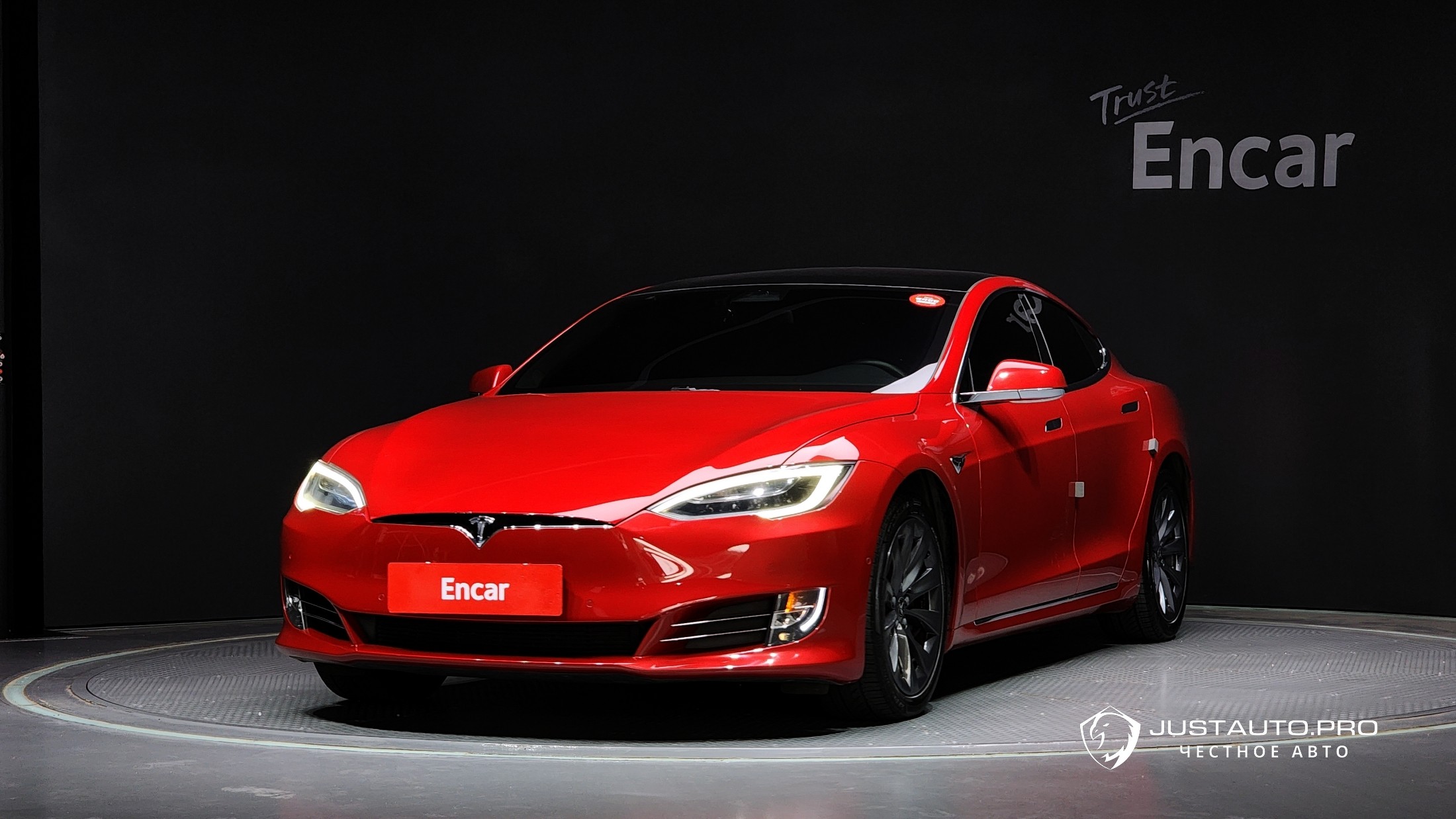 Автомобиль Tesla Model S