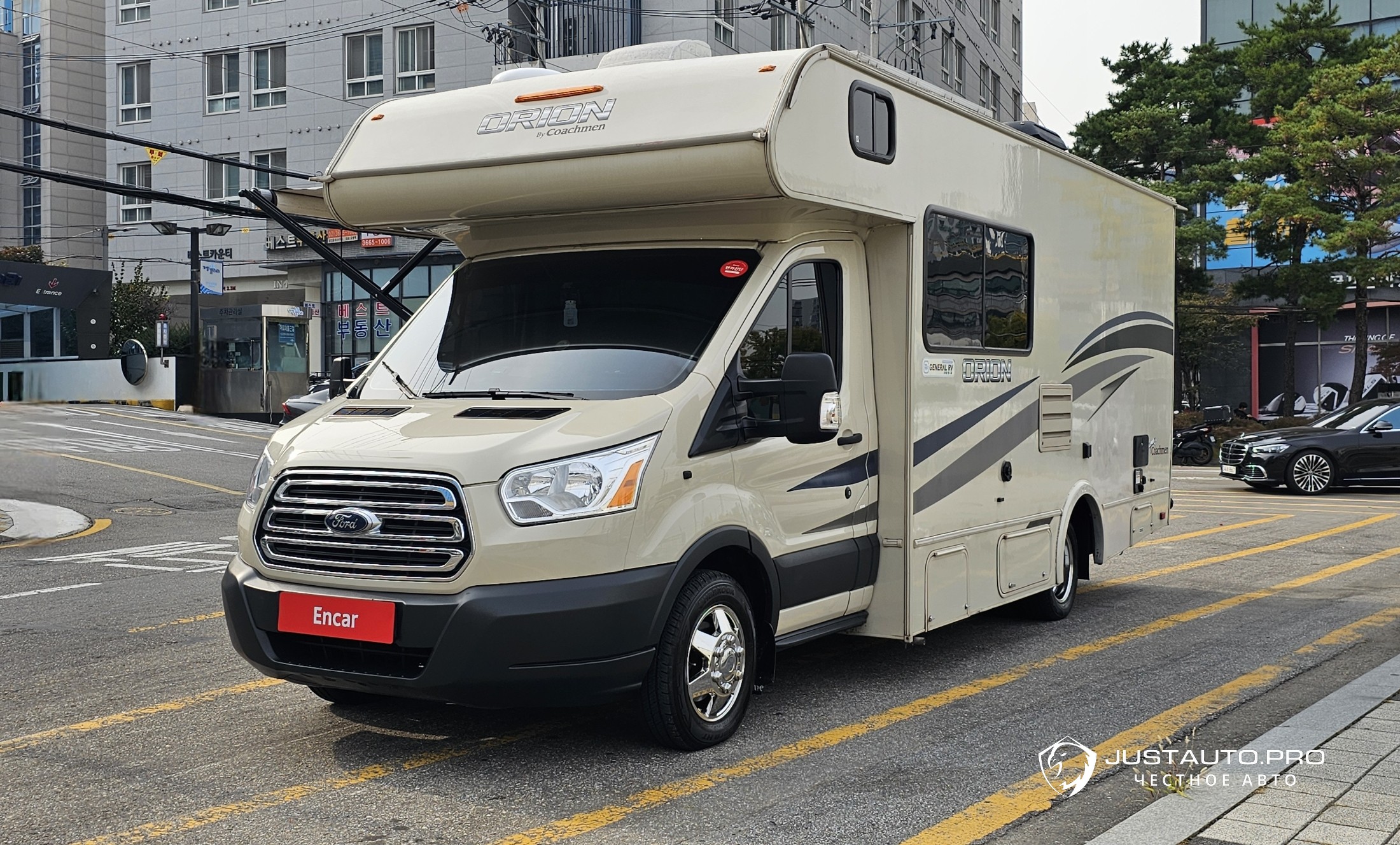 Автомобиль Ford Transit