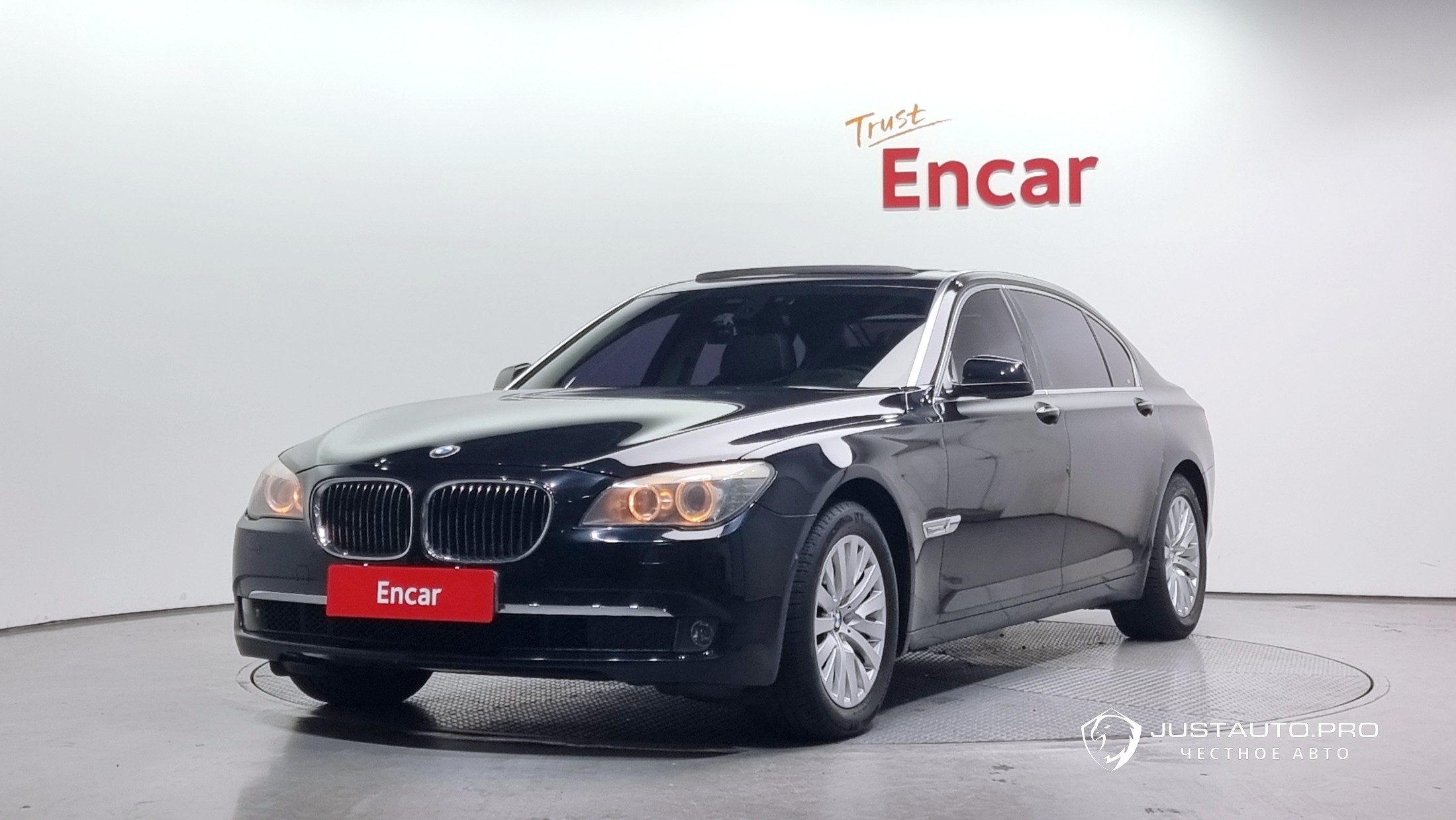 Автомобиль BMW 7-Series