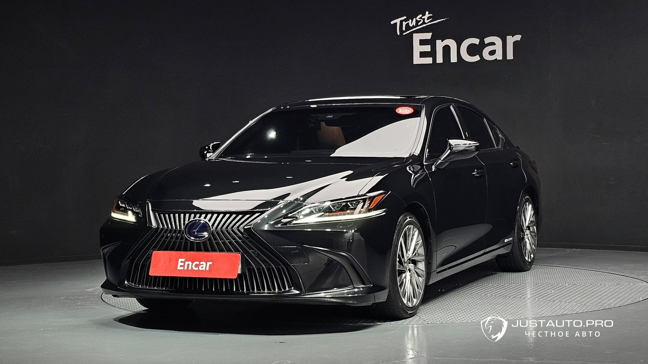 Автомобиль Lexus ES