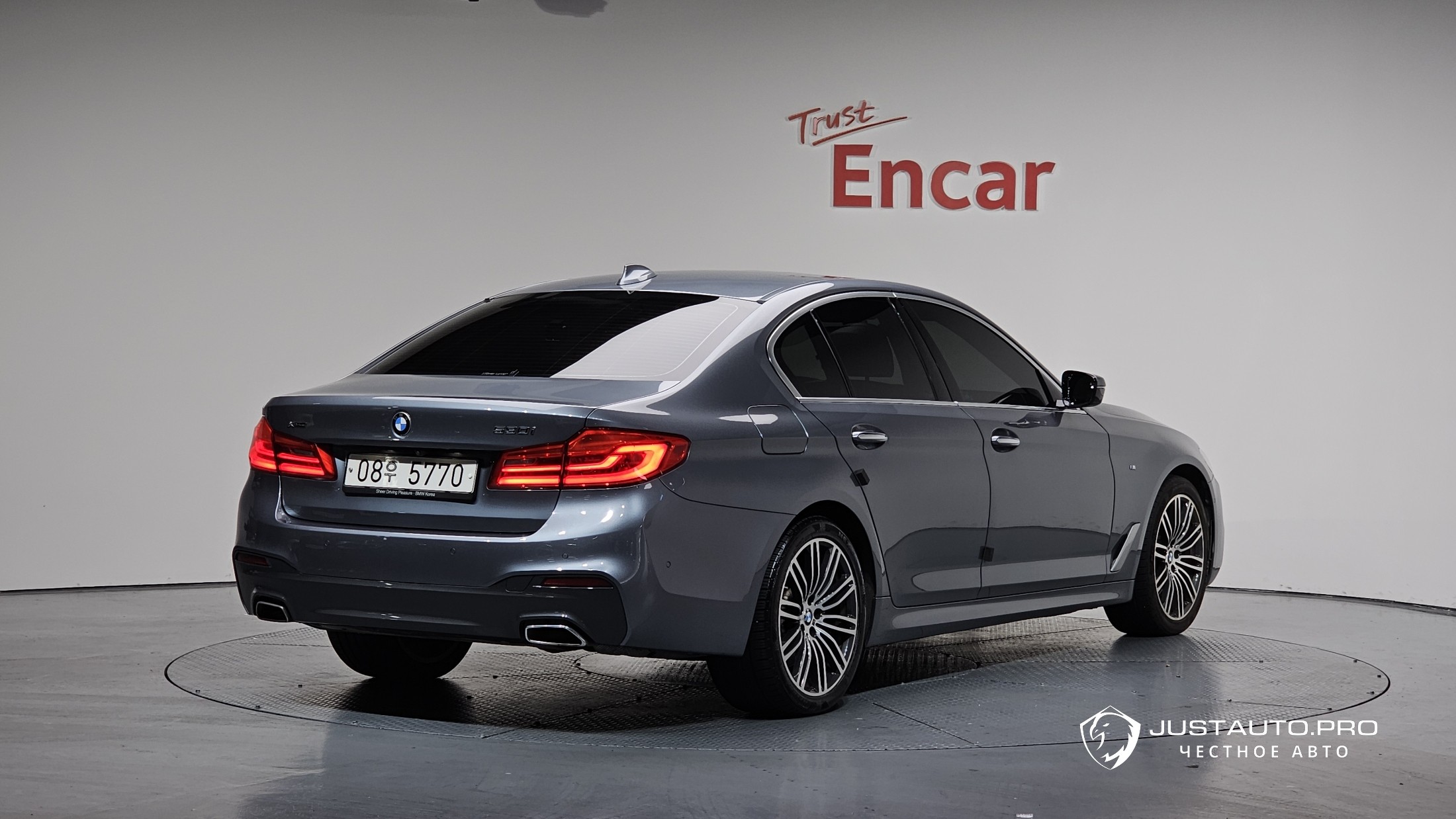 Автомобиль BMW 5-Series