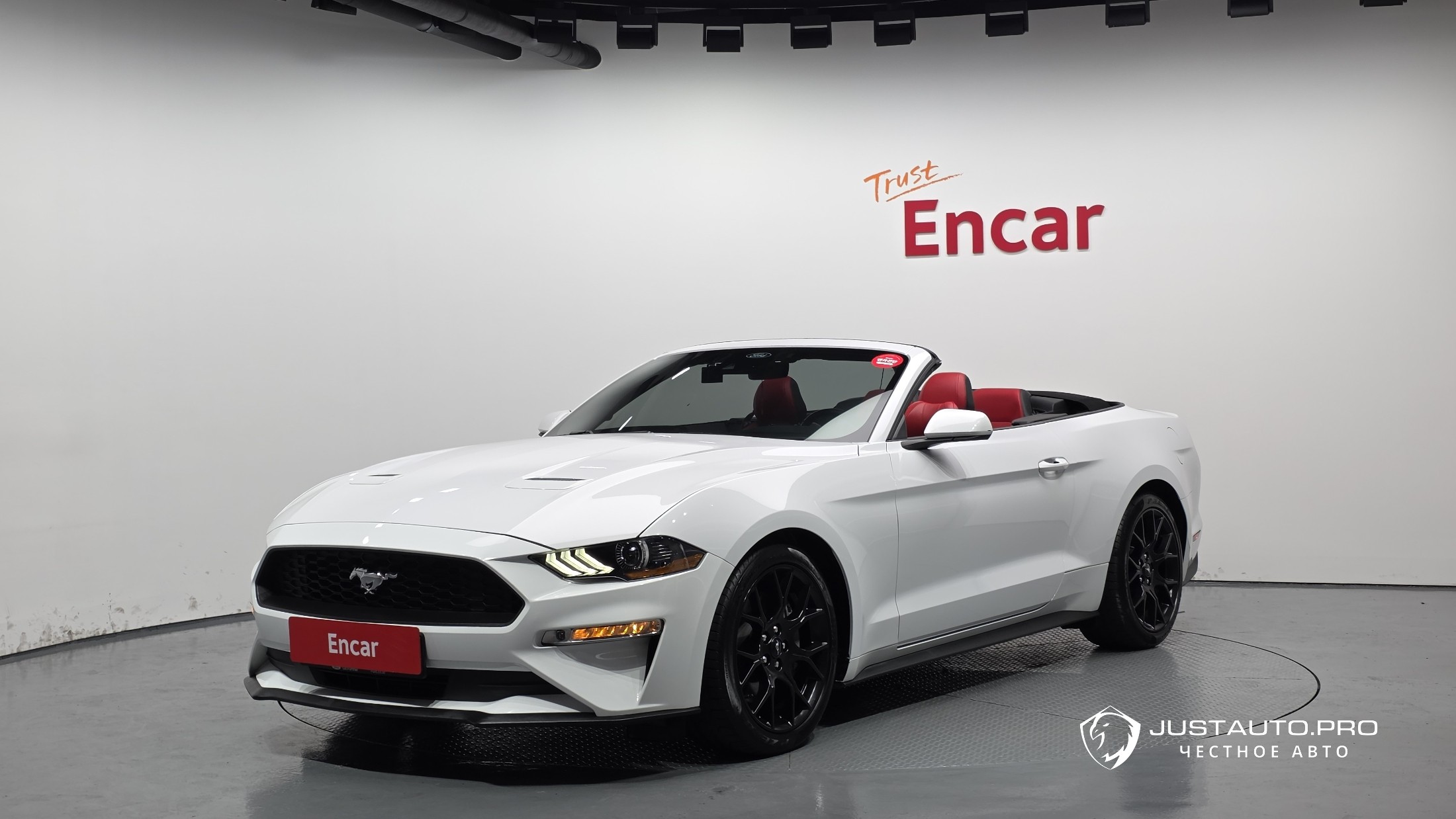 Автомобиль Ford Mustang