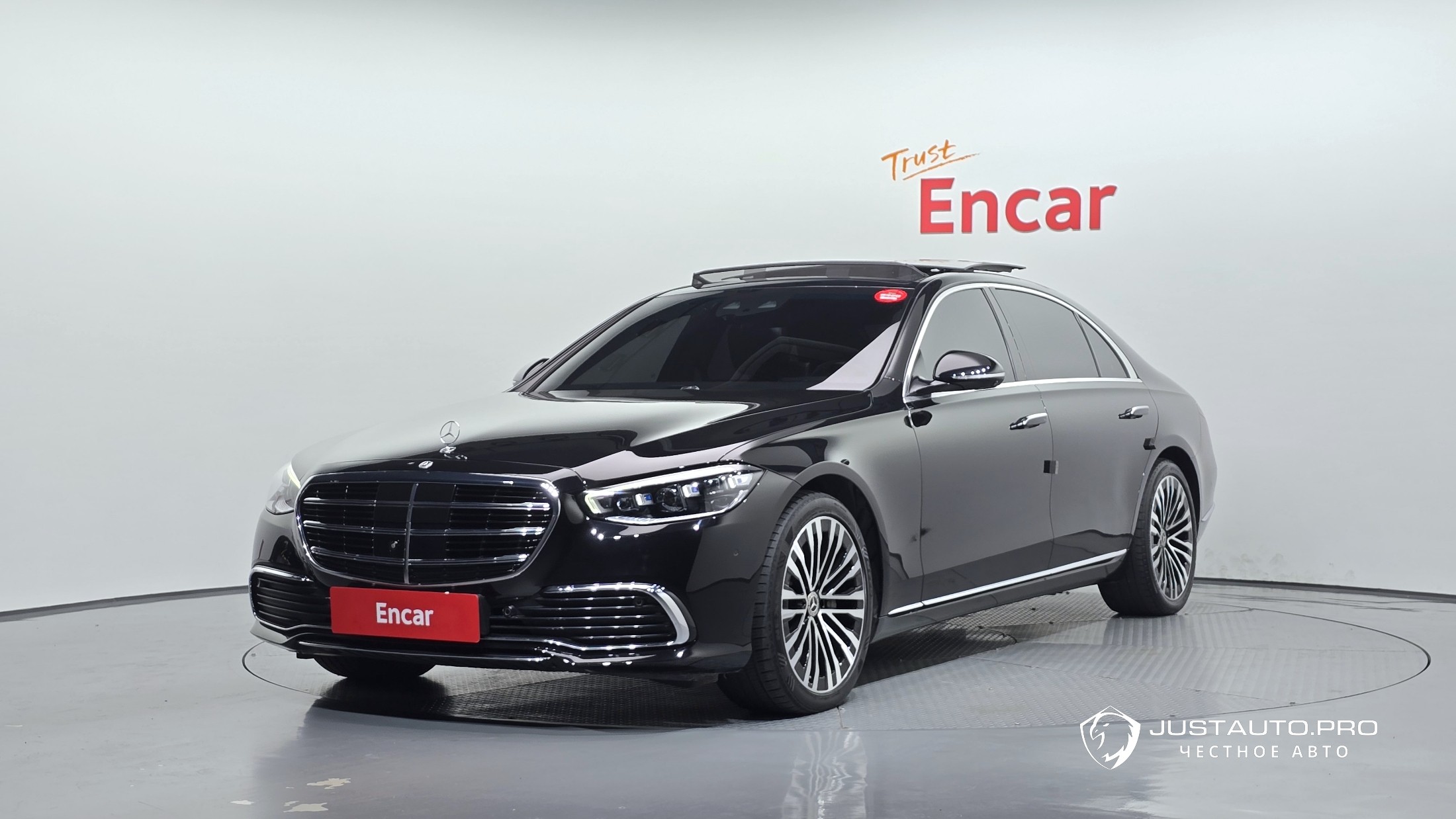 Автомобиль Mercedes-Benz S-Class