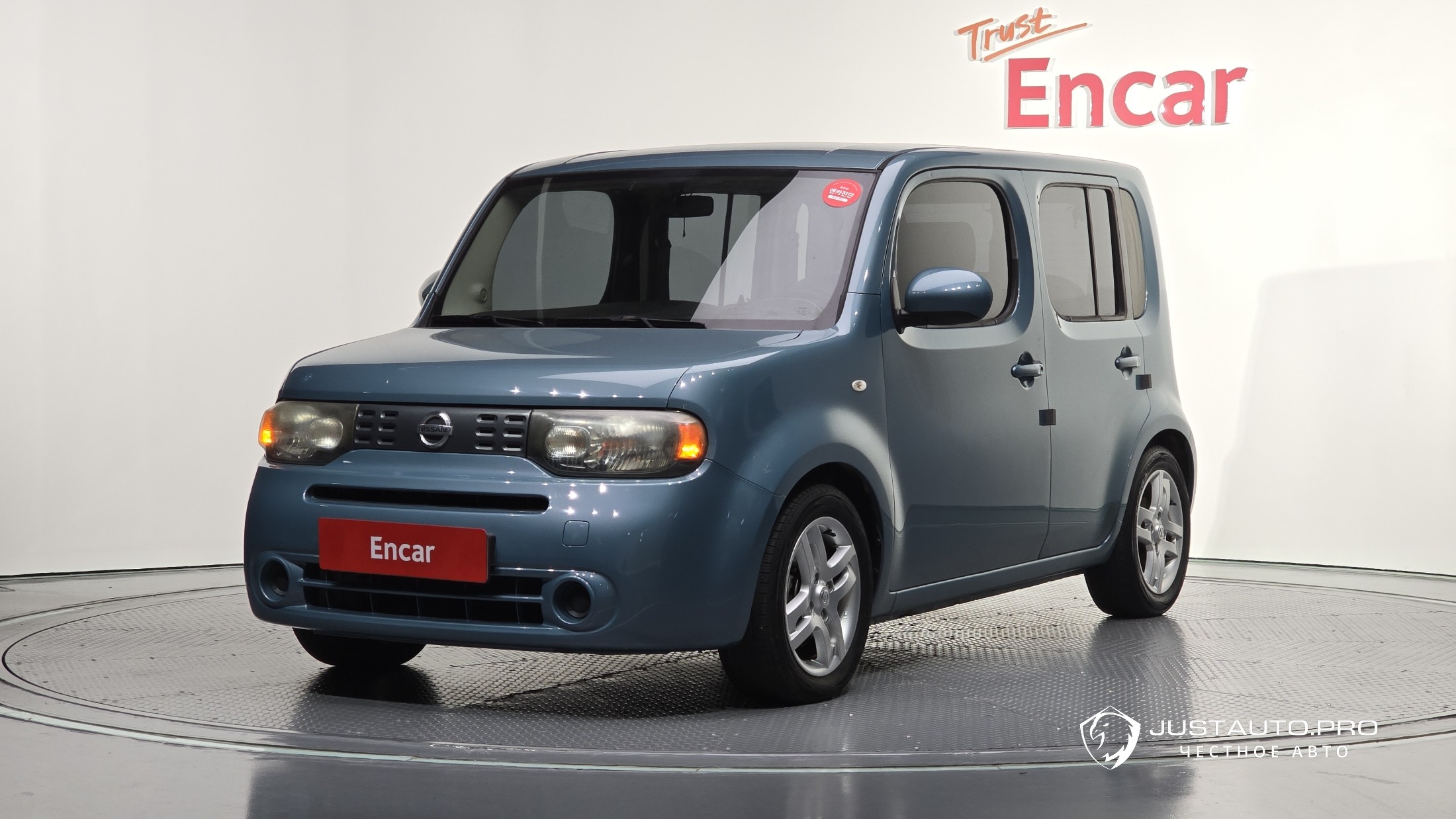 Автомобиль Nissan Cube