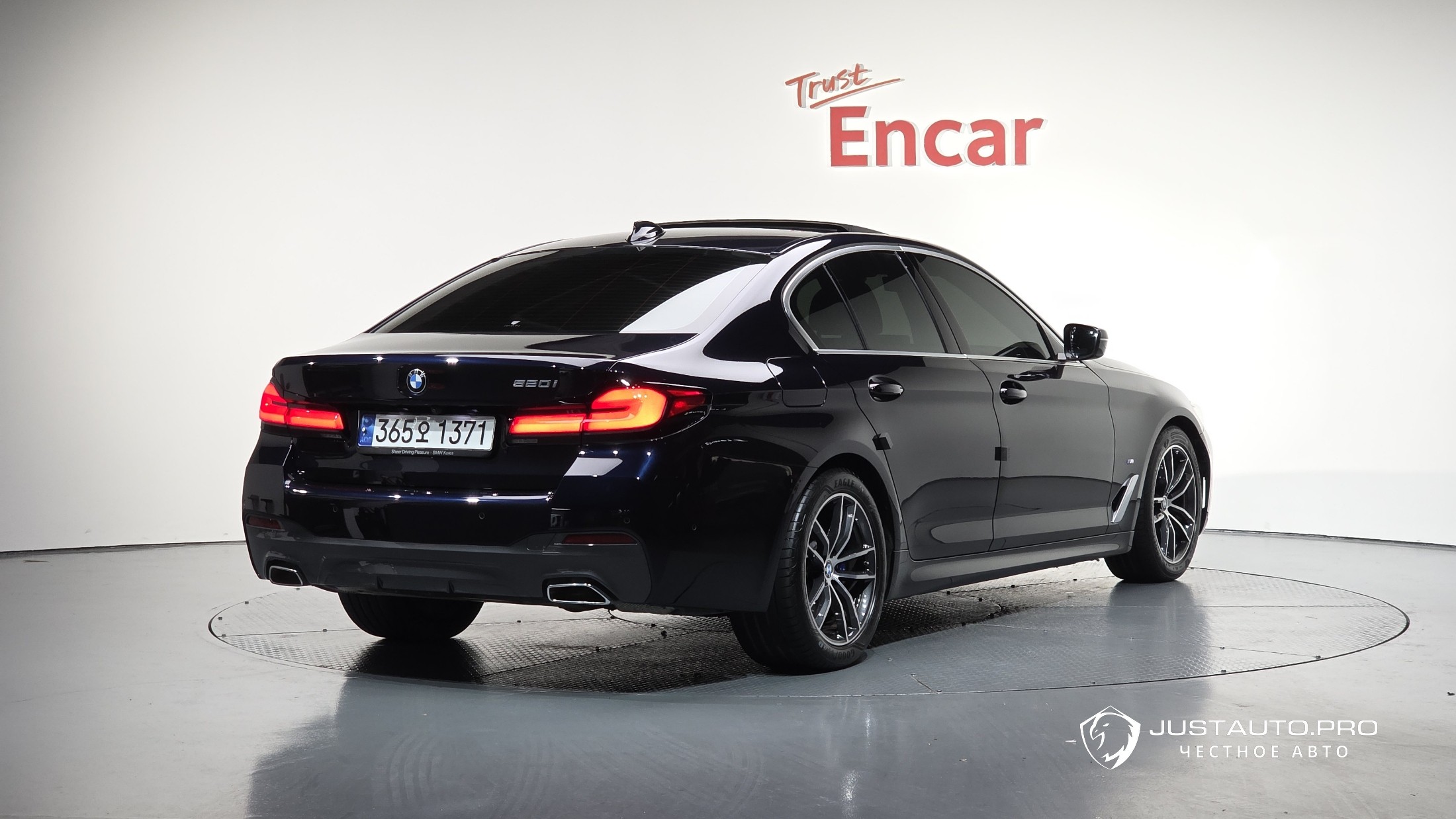 Автомобиль BMW 5-Series