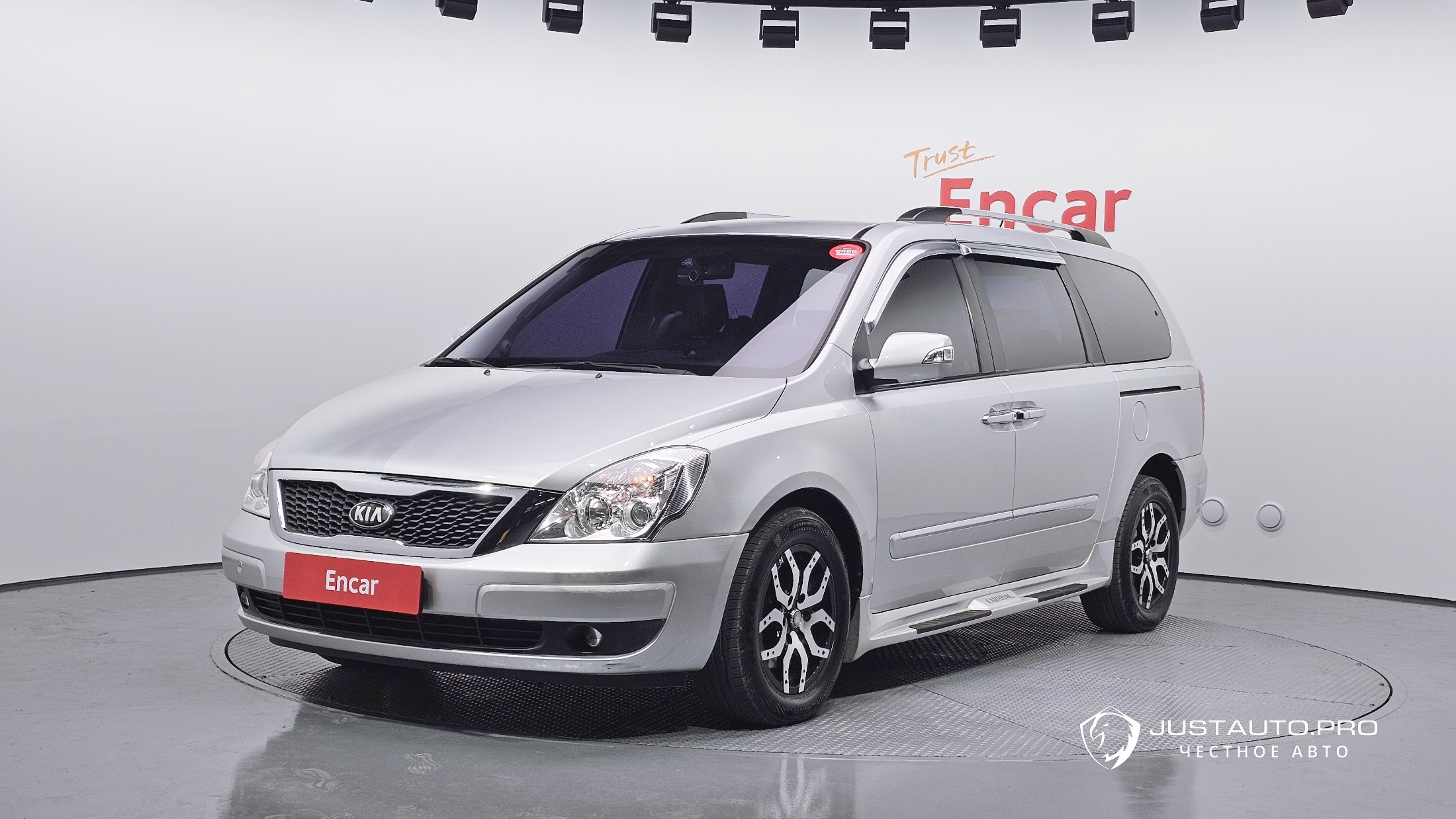 Автомобиль Kia Canival