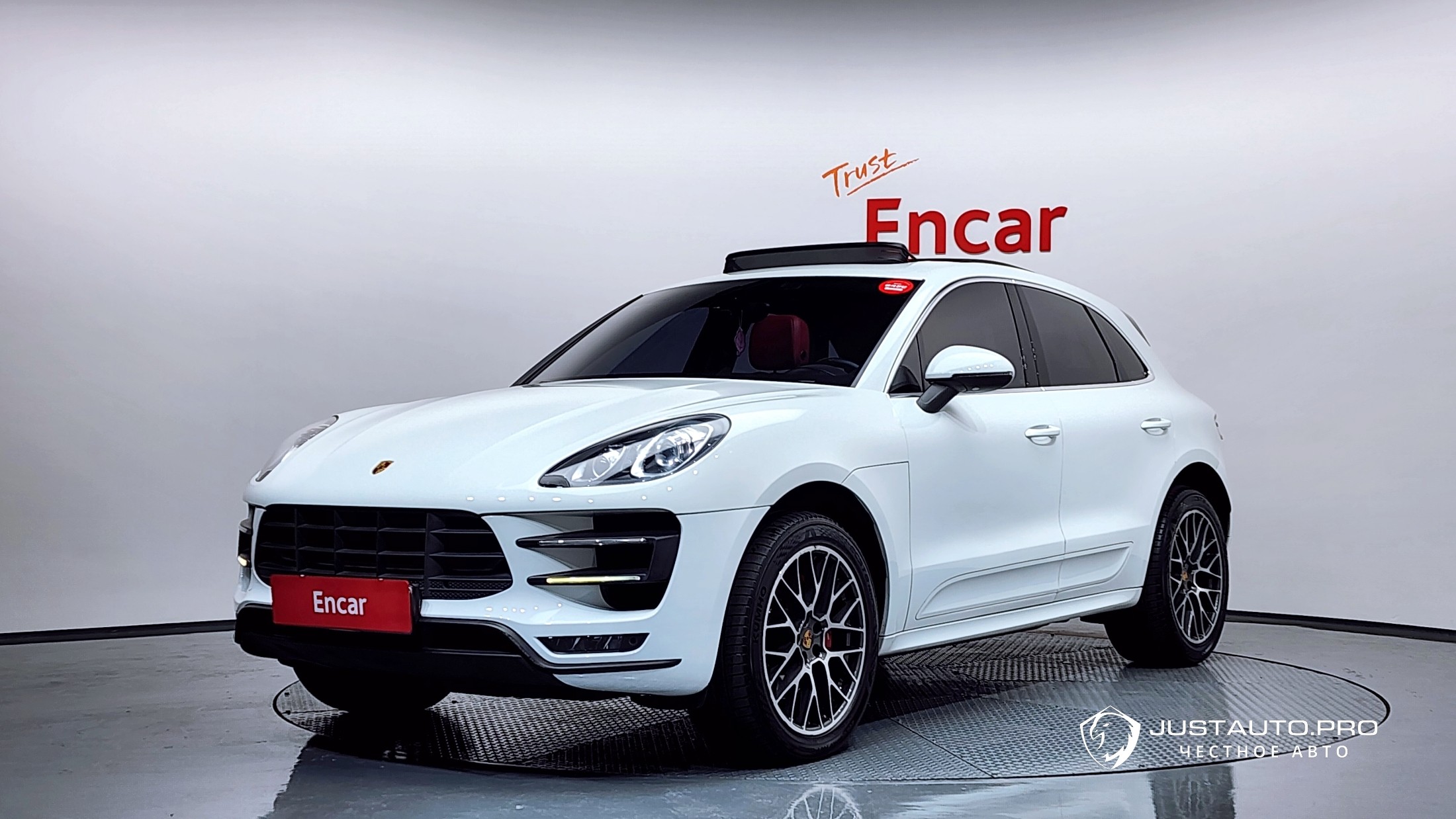 Автомобиль Porsche Macan