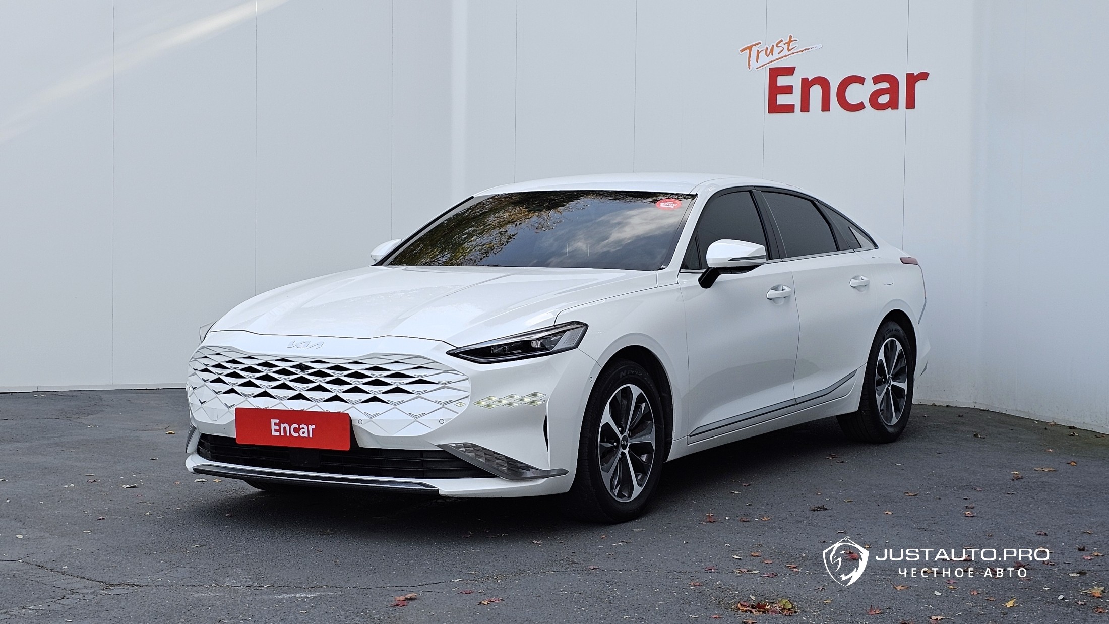 Автомобиль Kia K8