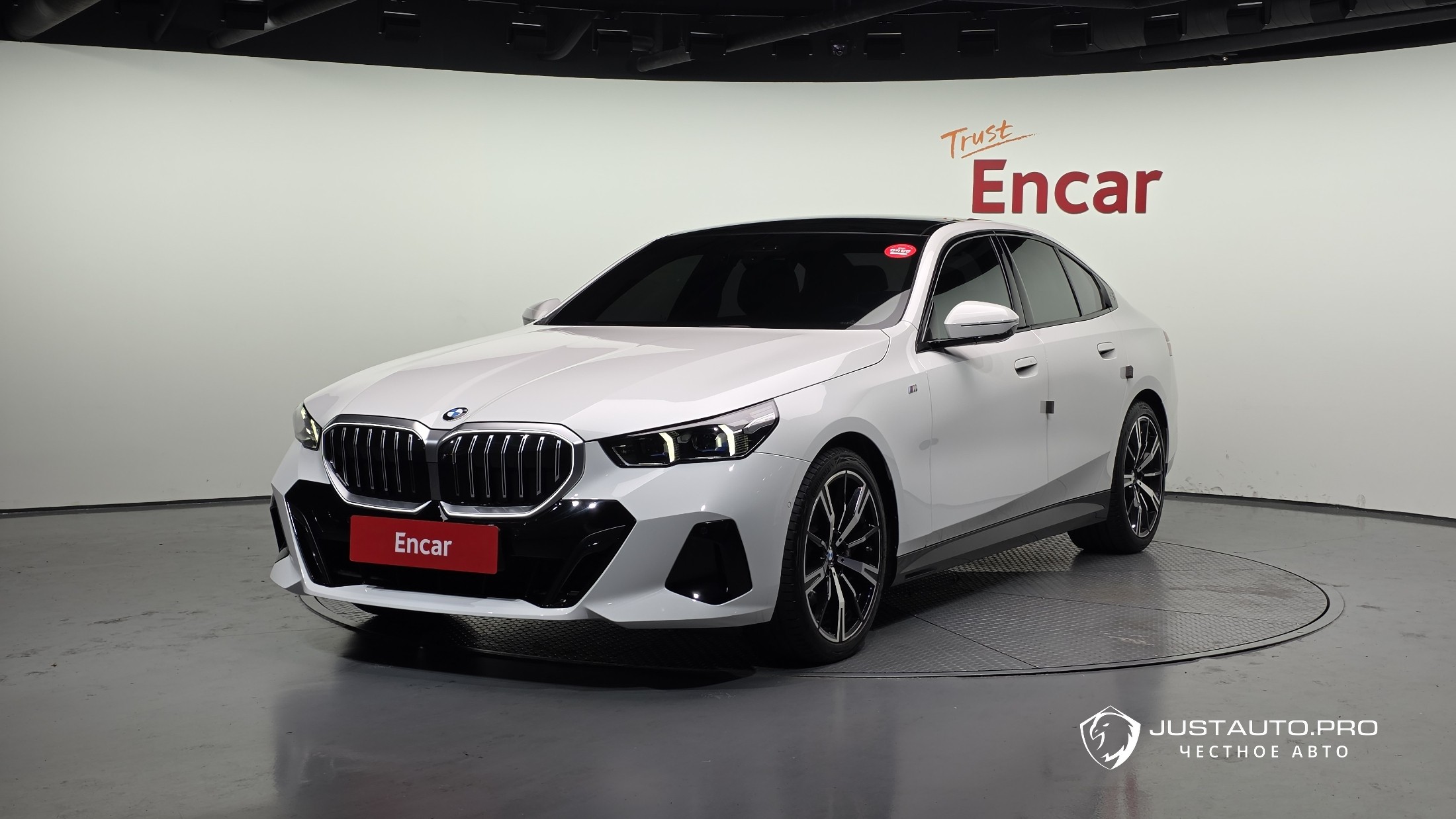 Автомобиль BMW 5-Series