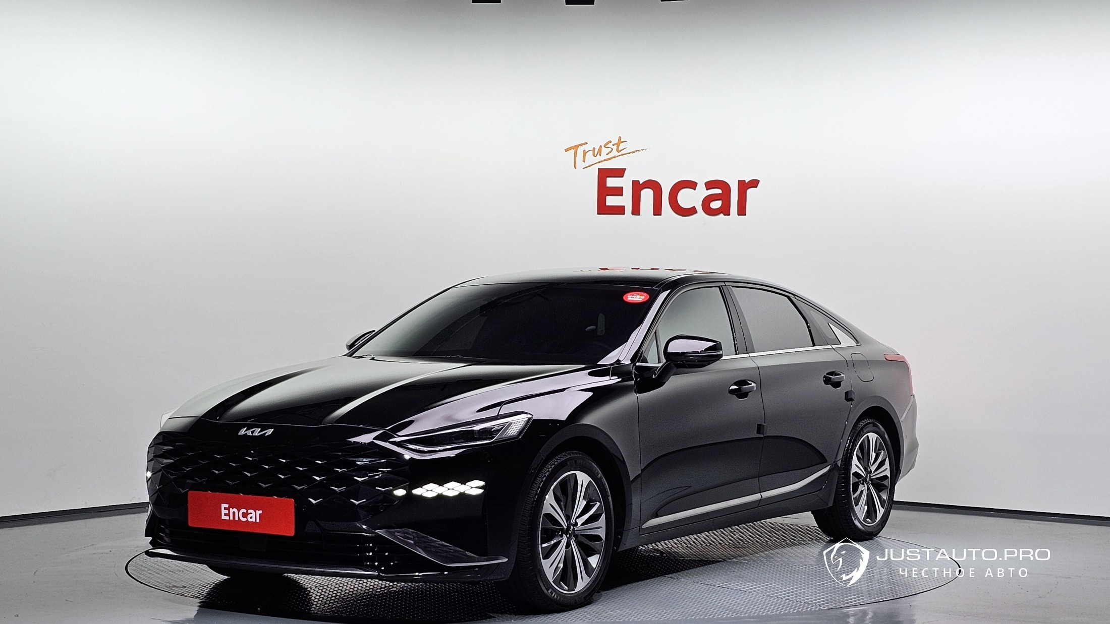 Автомобиль Kia K8