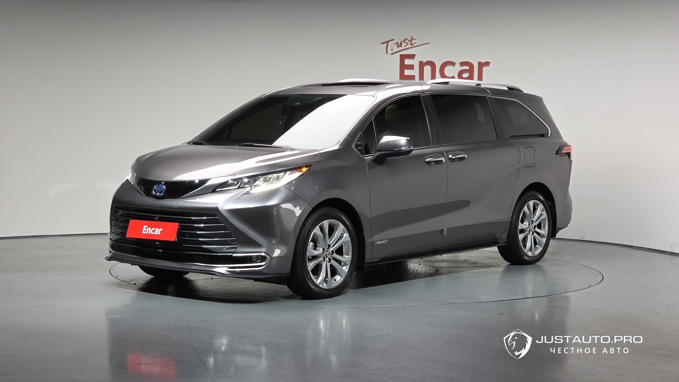 Автомобиль Toyota Sienna