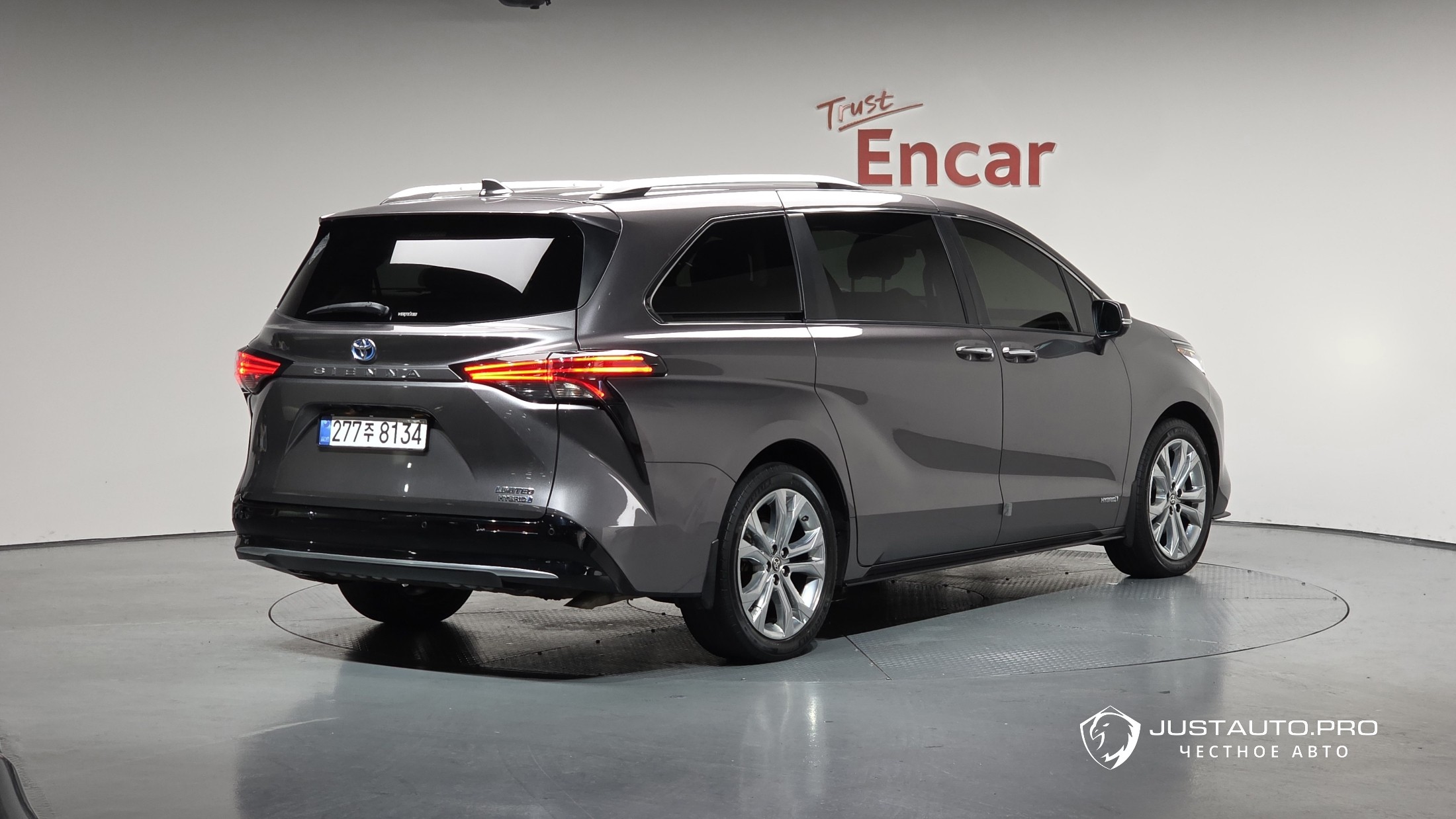 Автомобиль Toyota Sienna