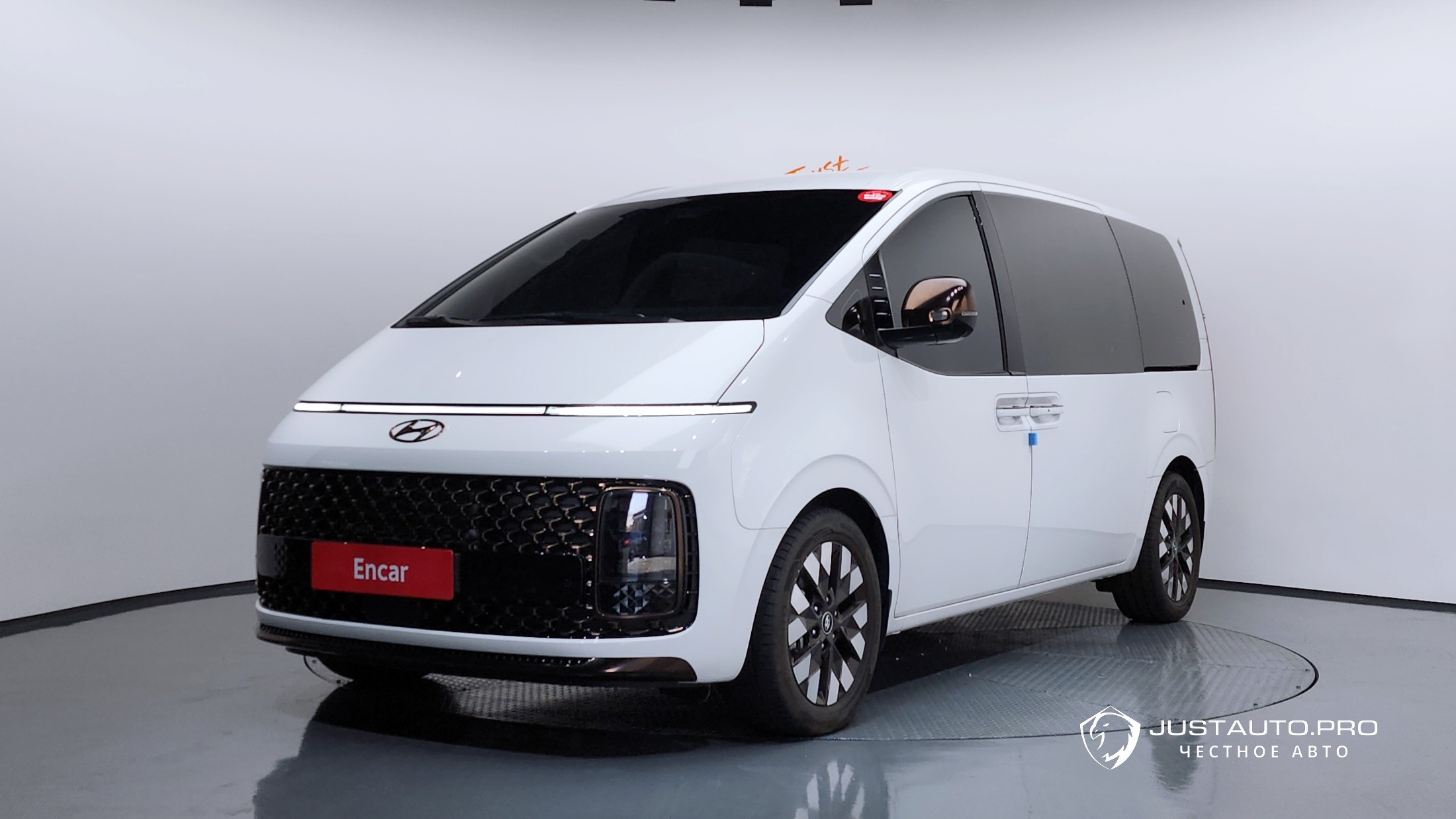 Автомобиль Hyundai Staria