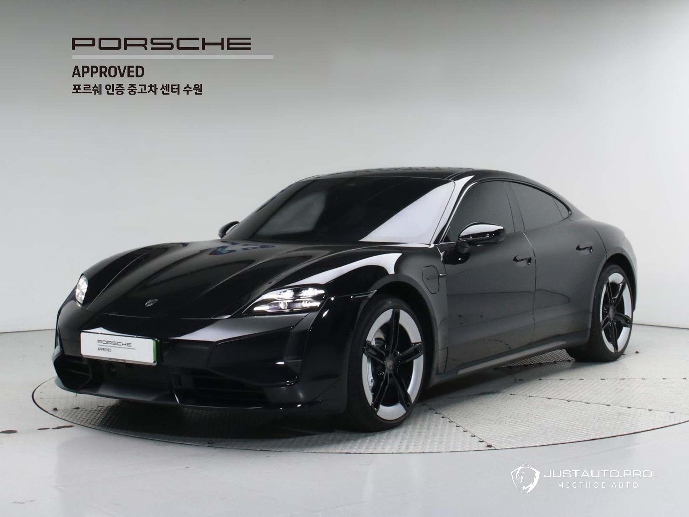 Автомобиль Porsche Taycan
