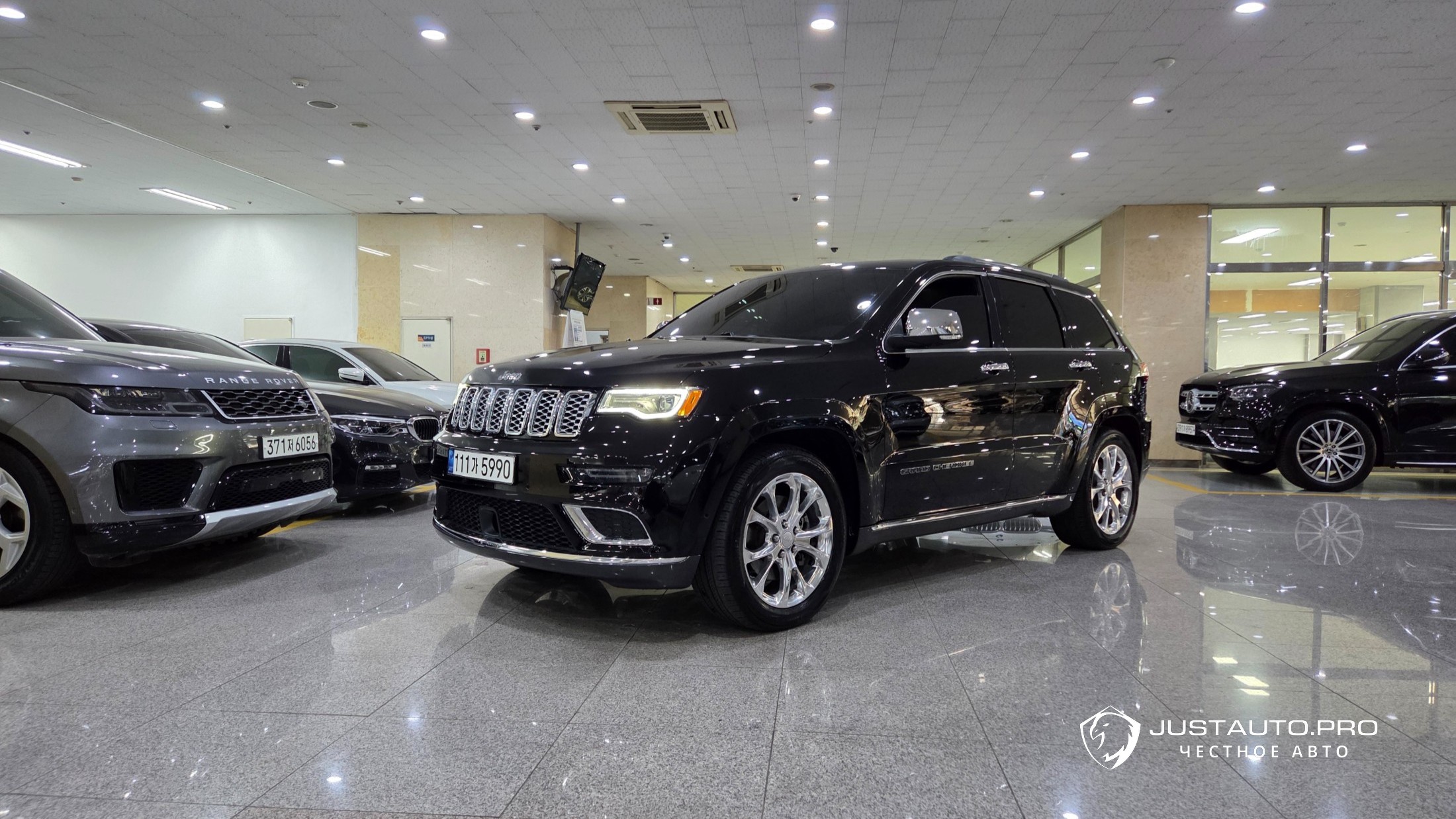 Автомобиль Jeep Cherokee