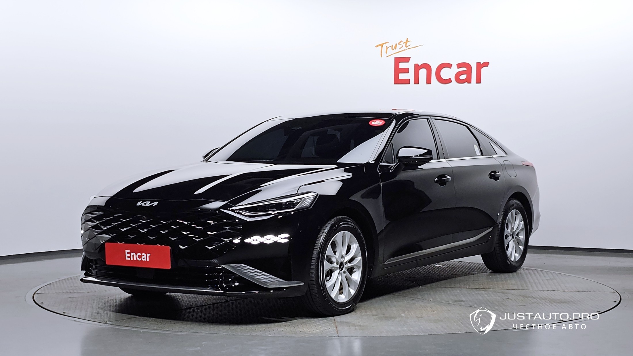 Автомобиль Kia K8