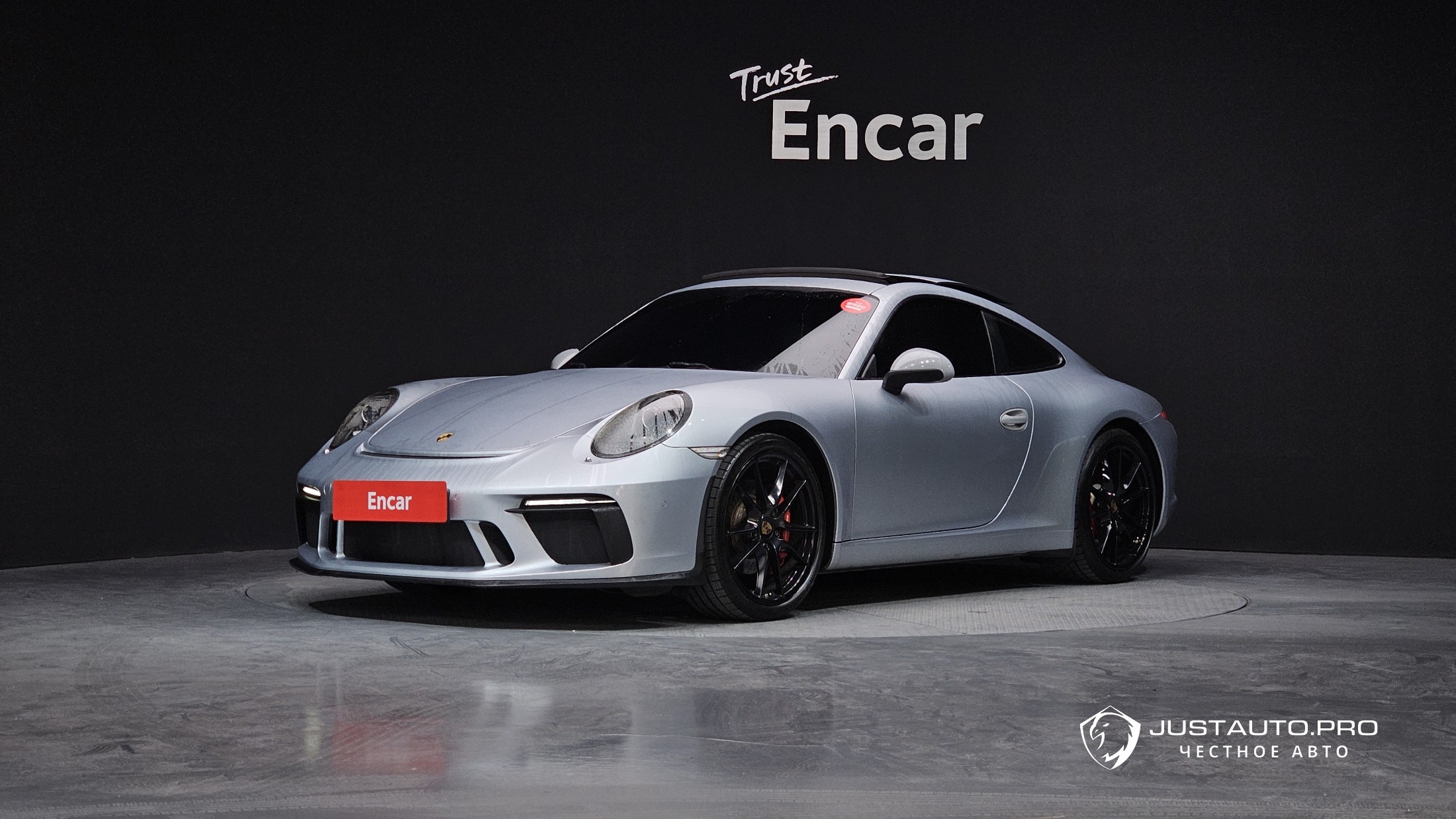 Автомобиль Porsche 911