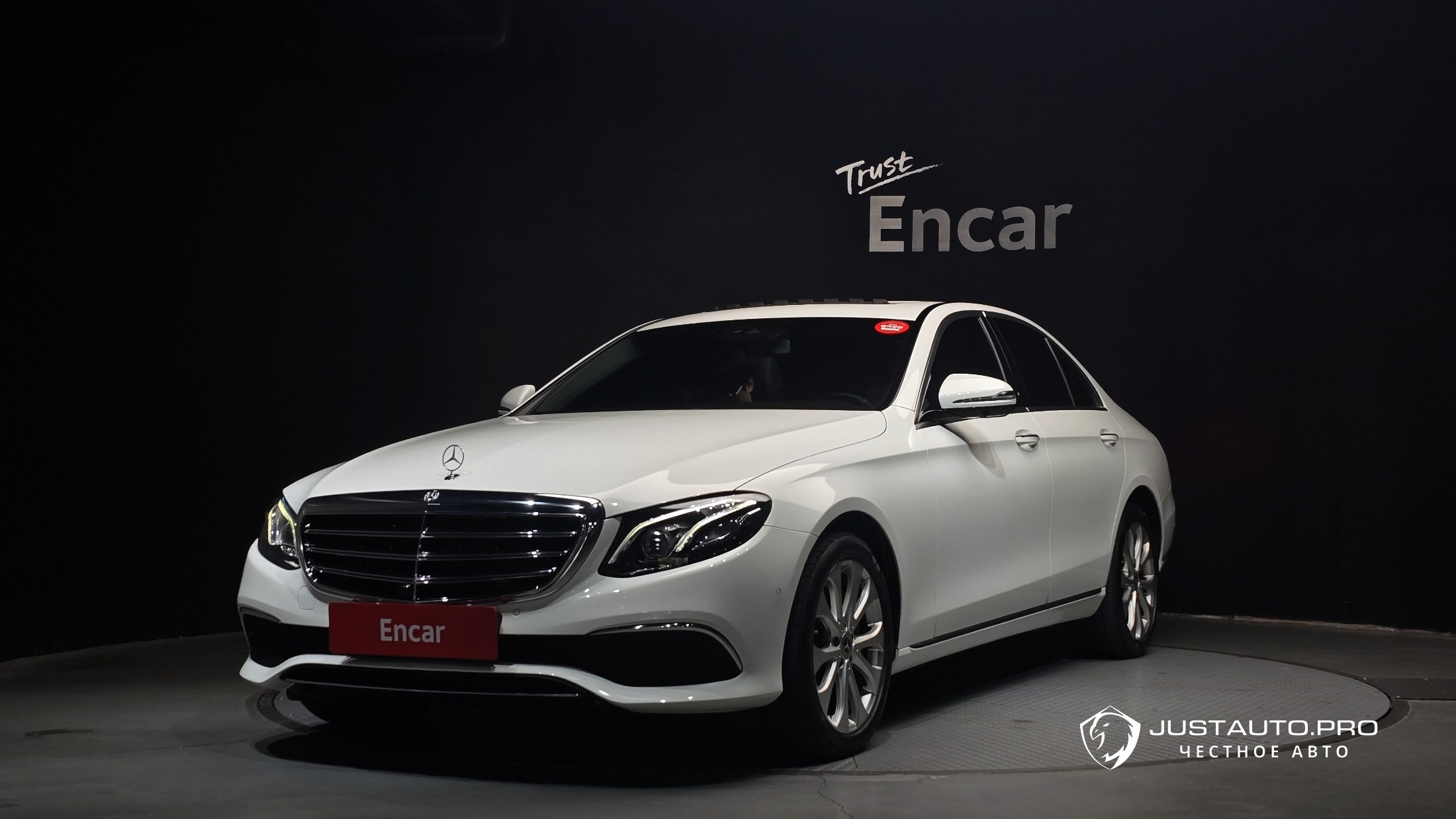 Автомобиль Mercedes-Benz E-Class