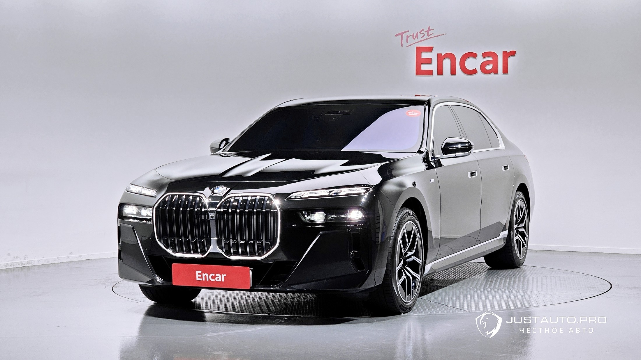 Автомобиль BMW 7-Series