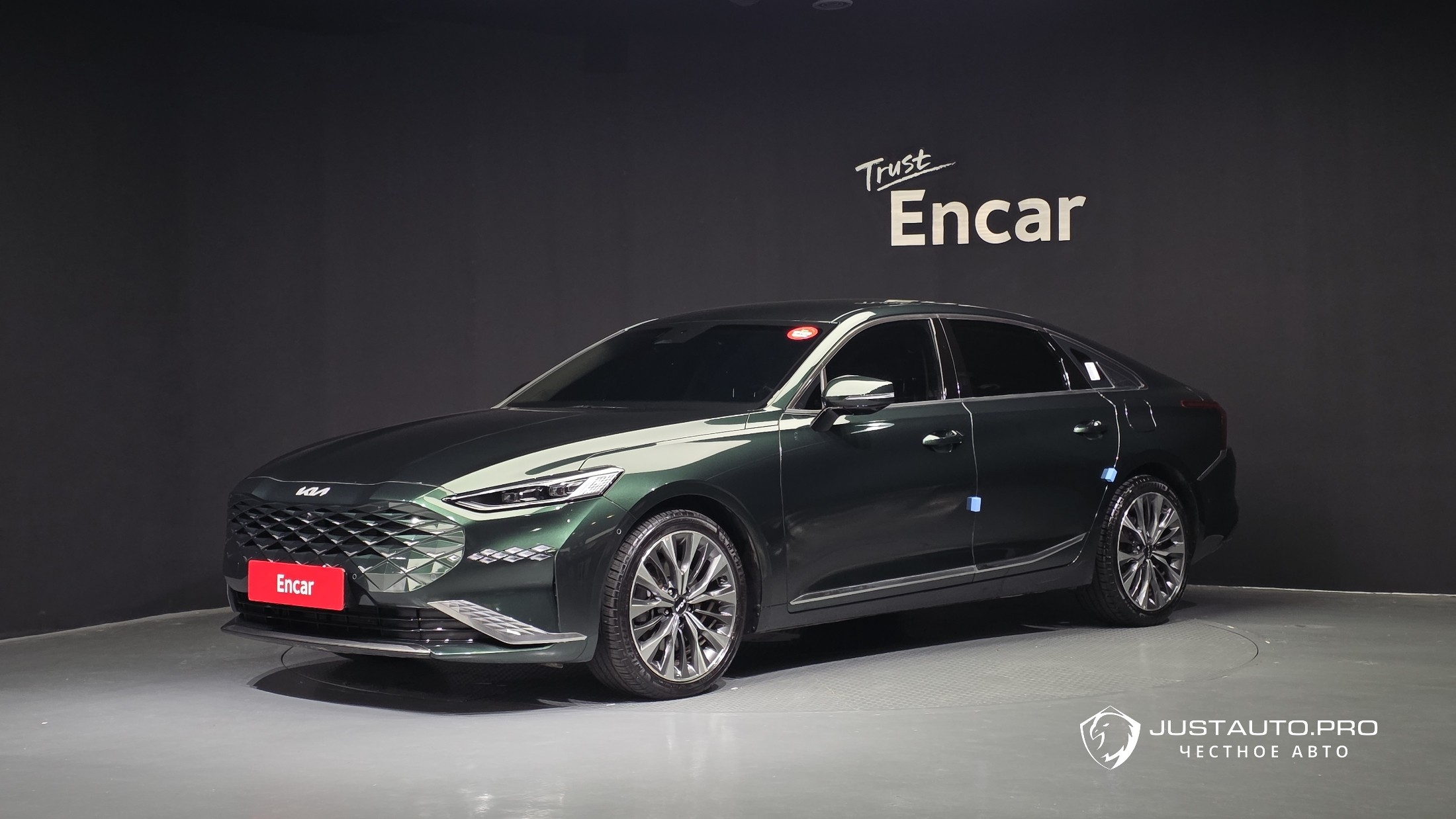 Автомобиль Kia K8