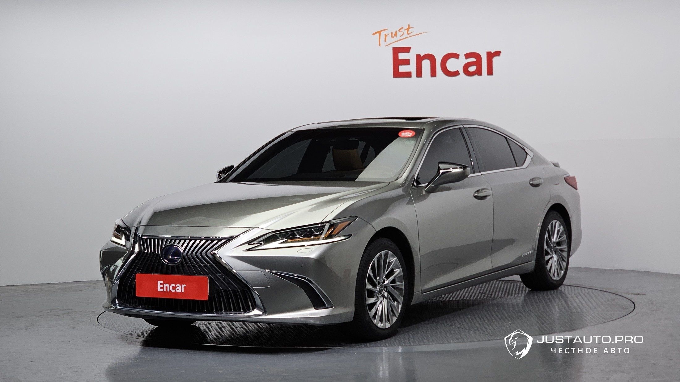 Автомобиль Lexus ES