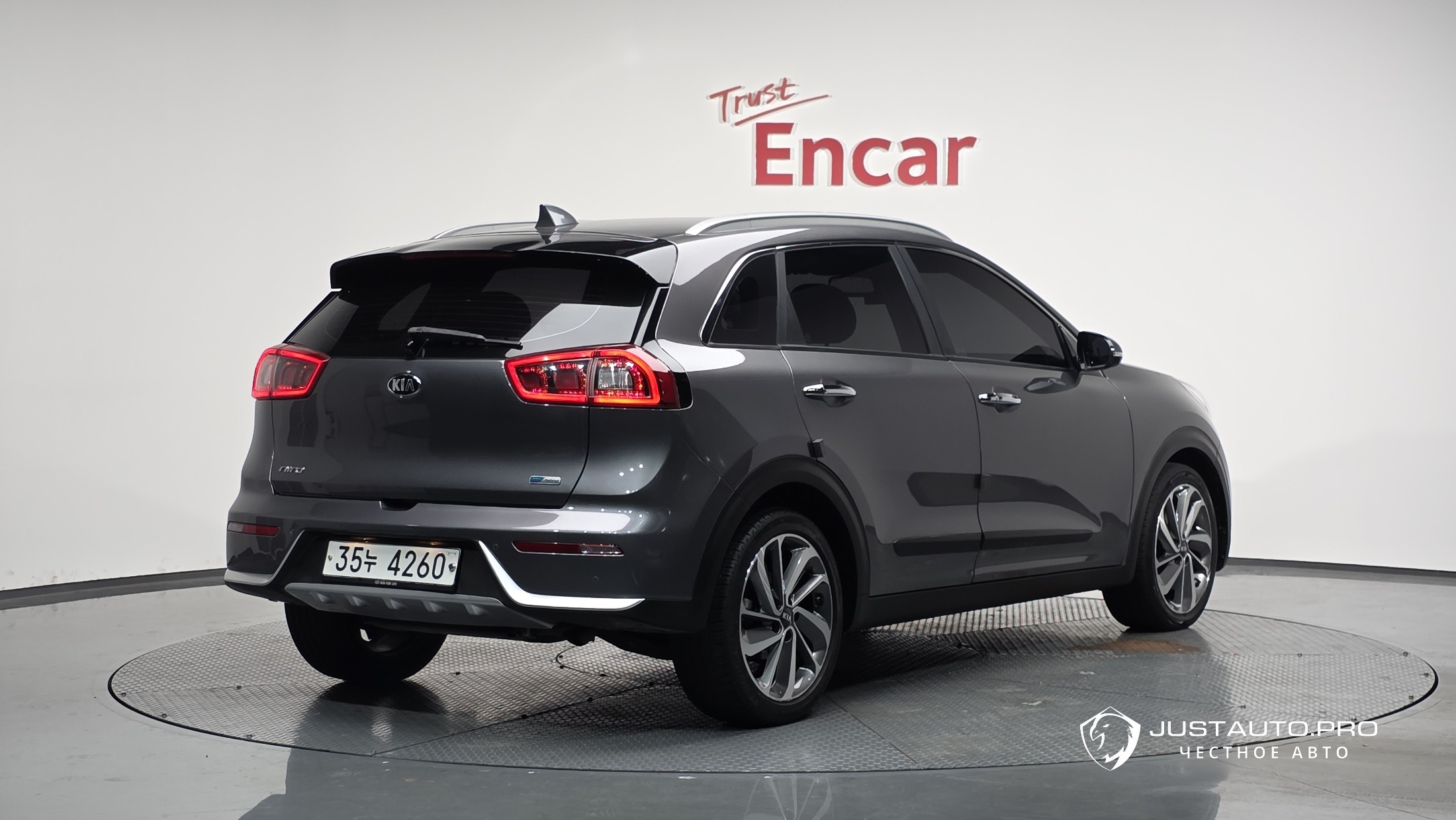 Автомобиль Kia Niro