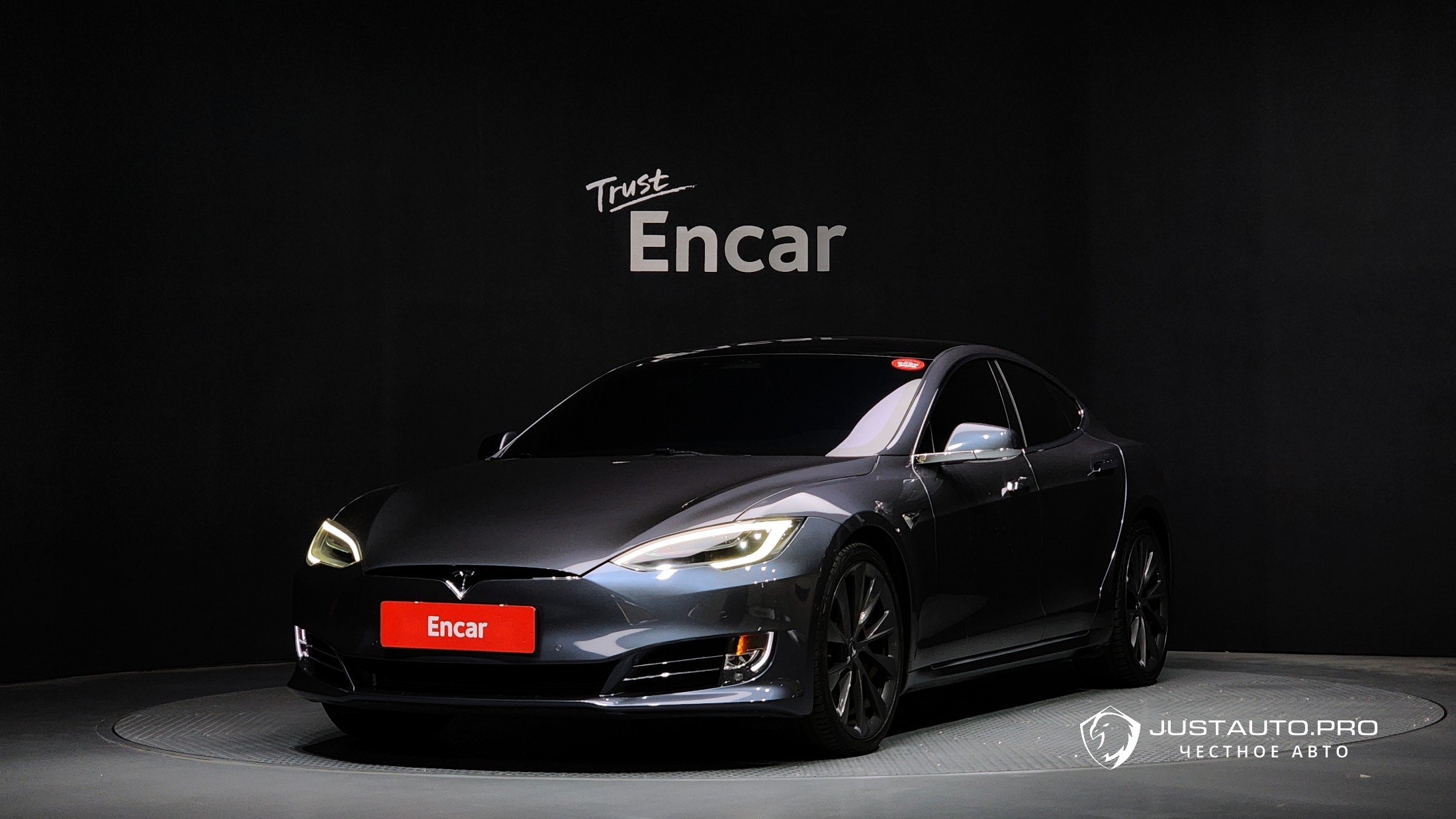 Автомобиль Tesla Model S