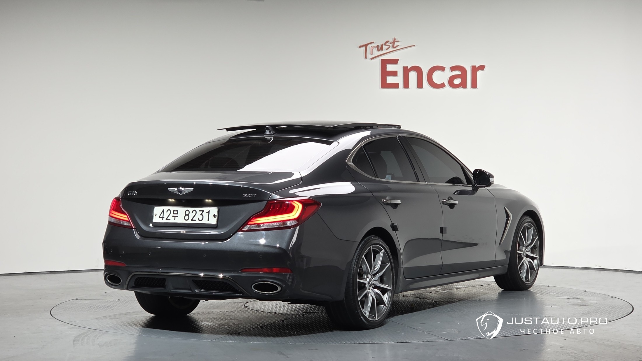 Автомобиль Genesis G70