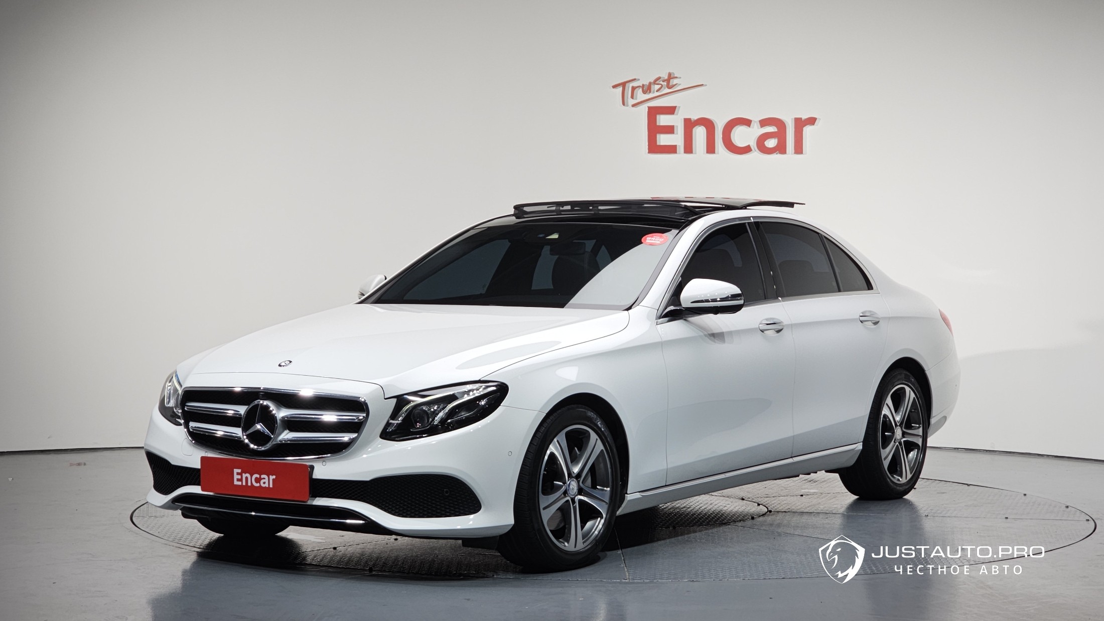 Автомобиль Mercedes-Benz E-Class