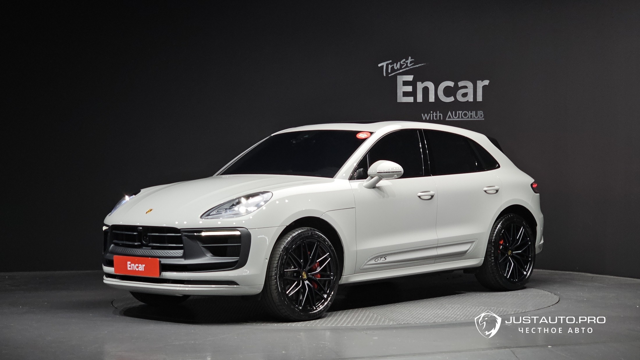 Автомобиль Porsche Macan