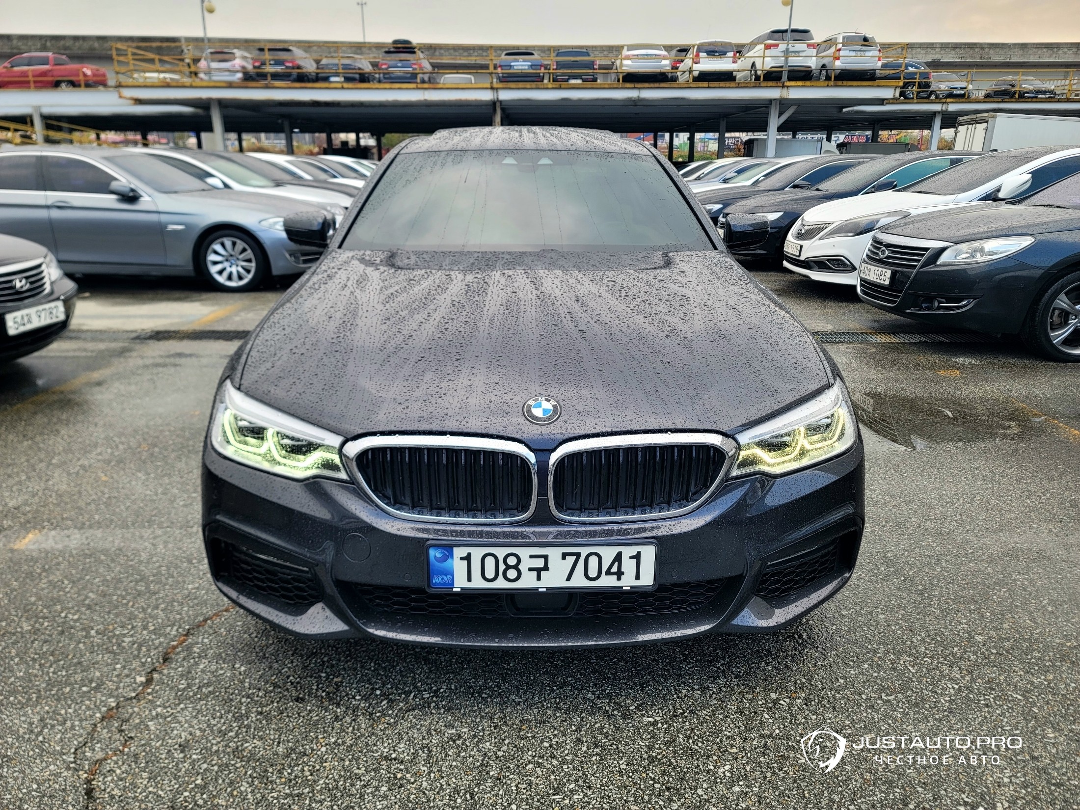 Автомобиль BMW 5-Series