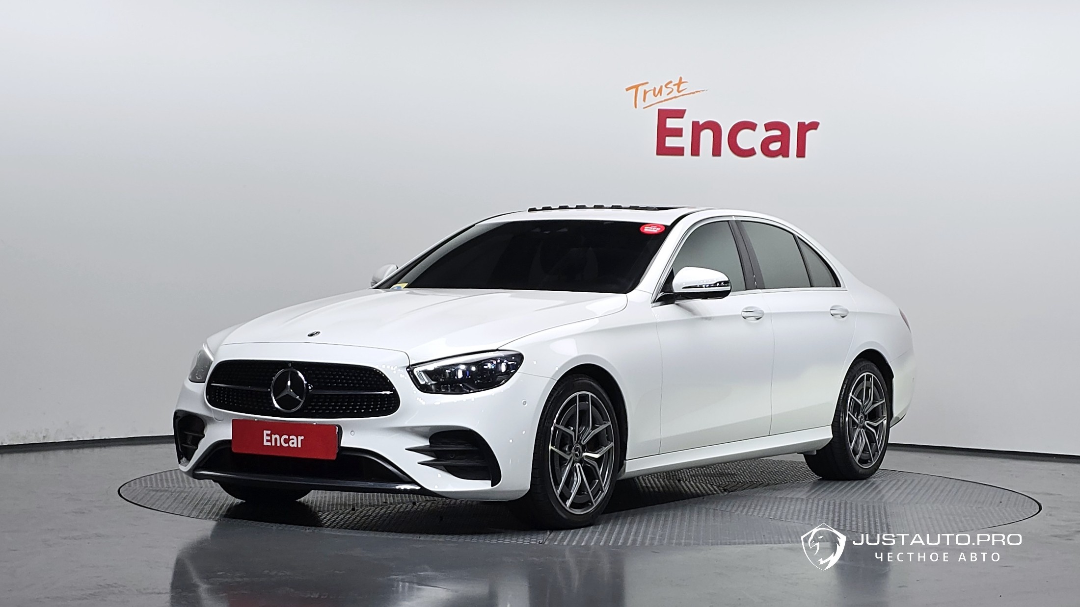 Автомобиль Mercedes-Benz E-Class