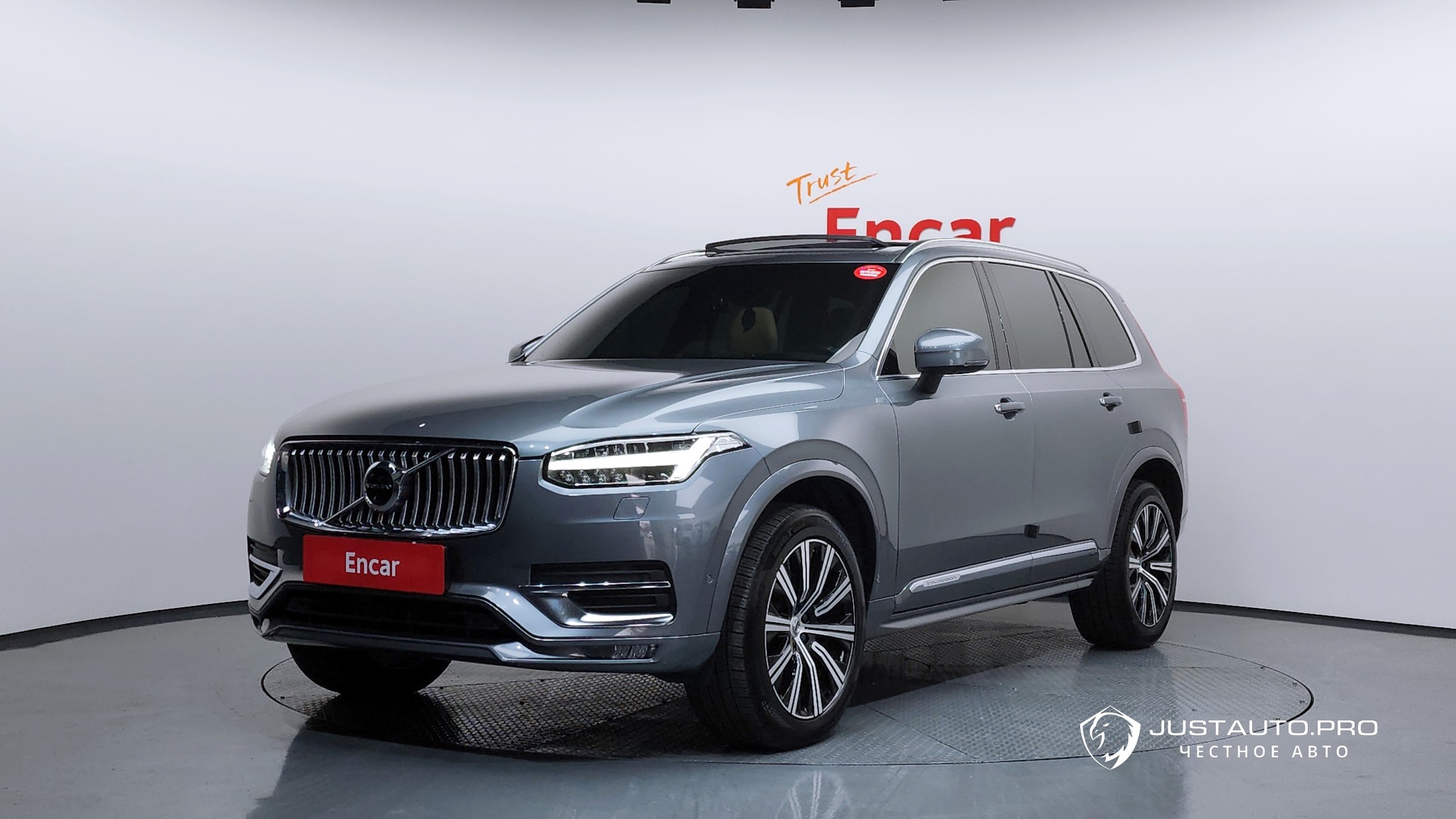 Автомобиль Volvo XC90