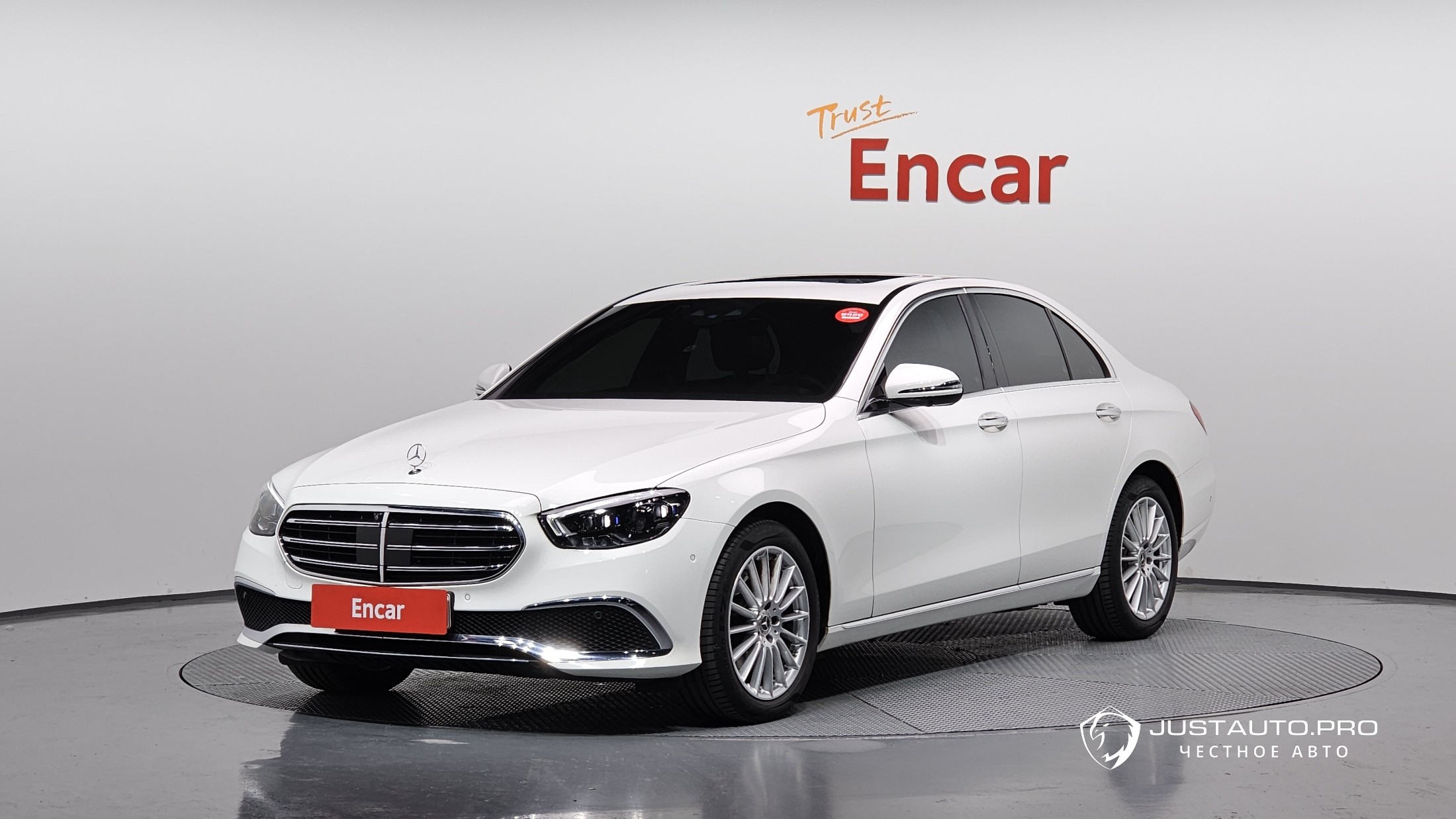 Автомобиль Mercedes-Benz E-Class