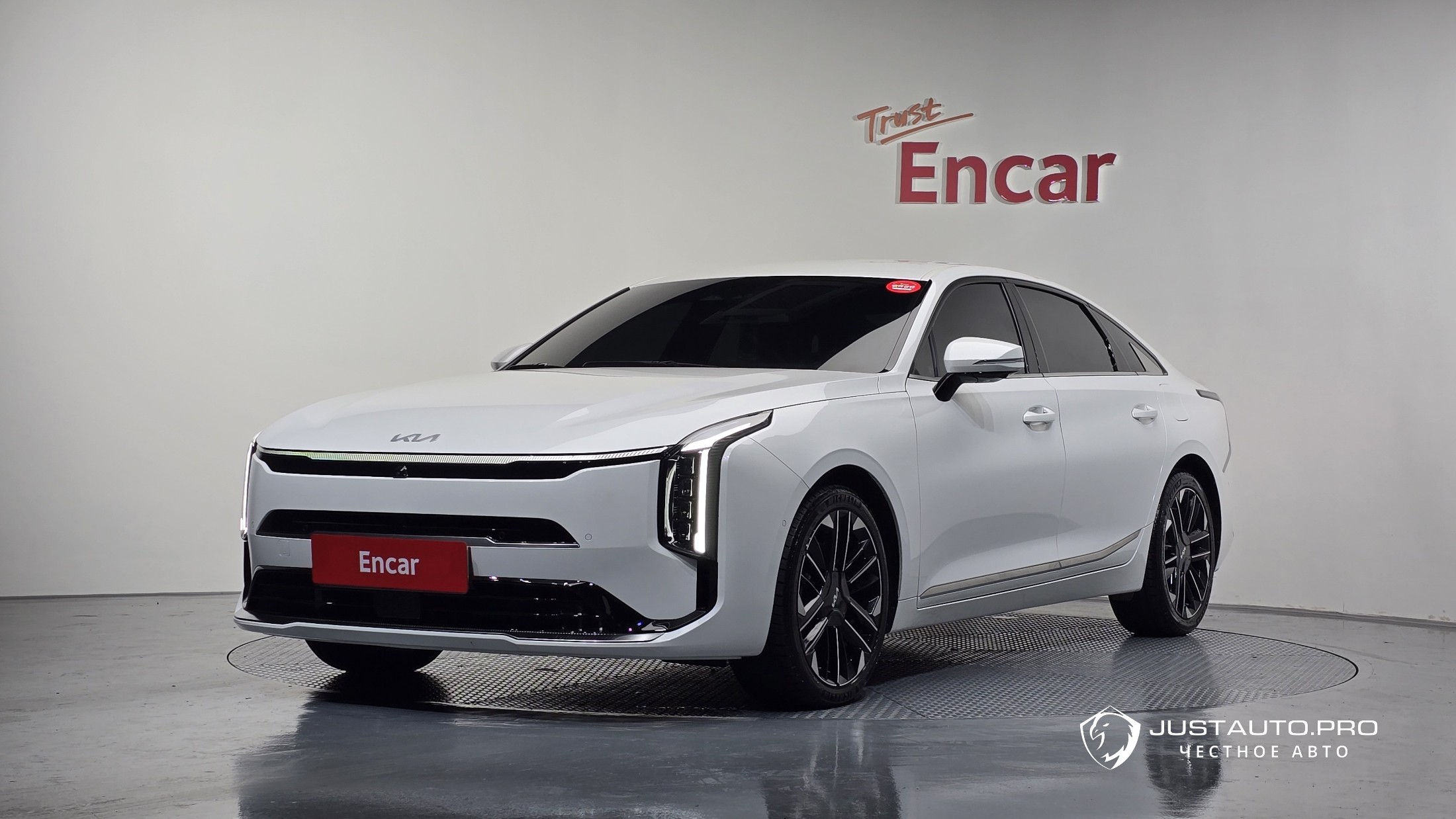 Автомобиль Kia K8