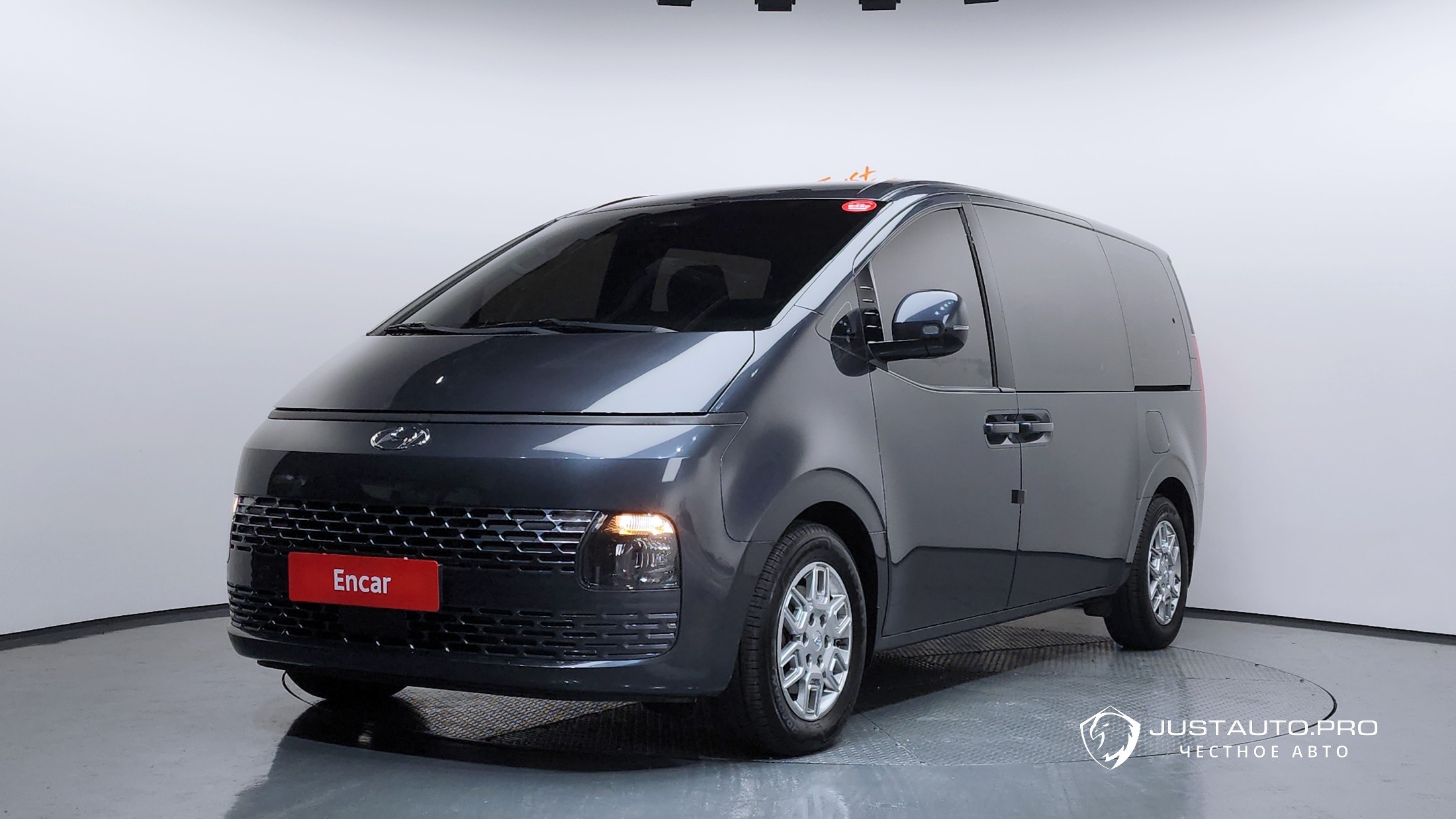 Автомобиль Hyundai Staria