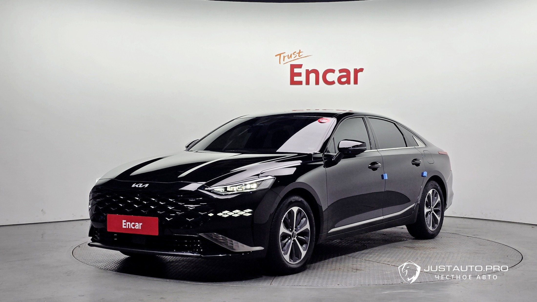 Автомобиль Kia K8