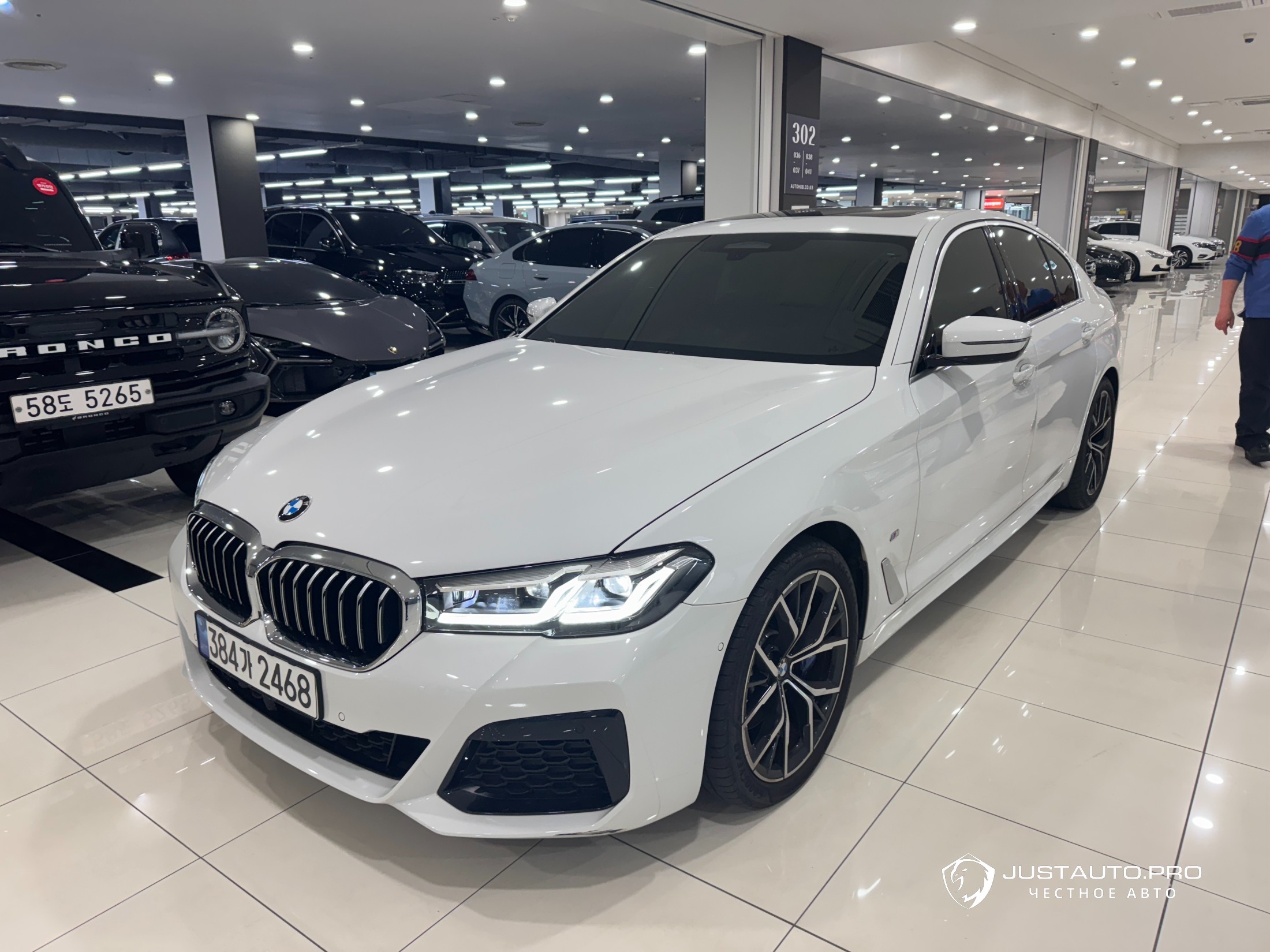 Автомобиль BMW 5-Series