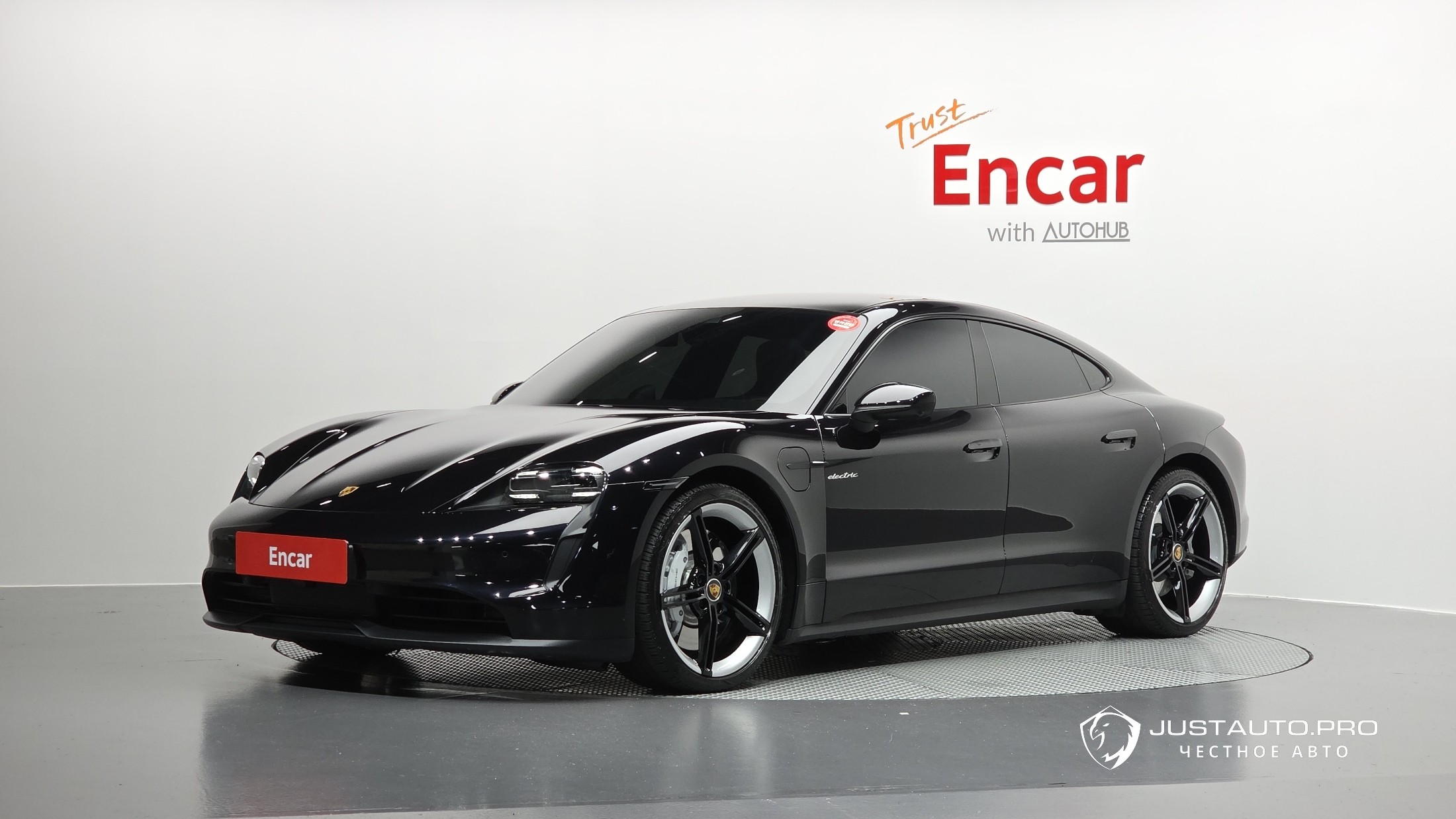 Автомобиль Porsche Taycan