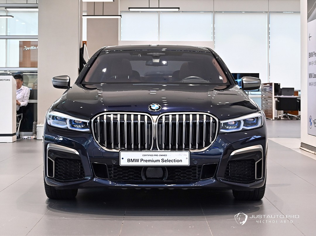 Автомобиль BMW 7-Series
