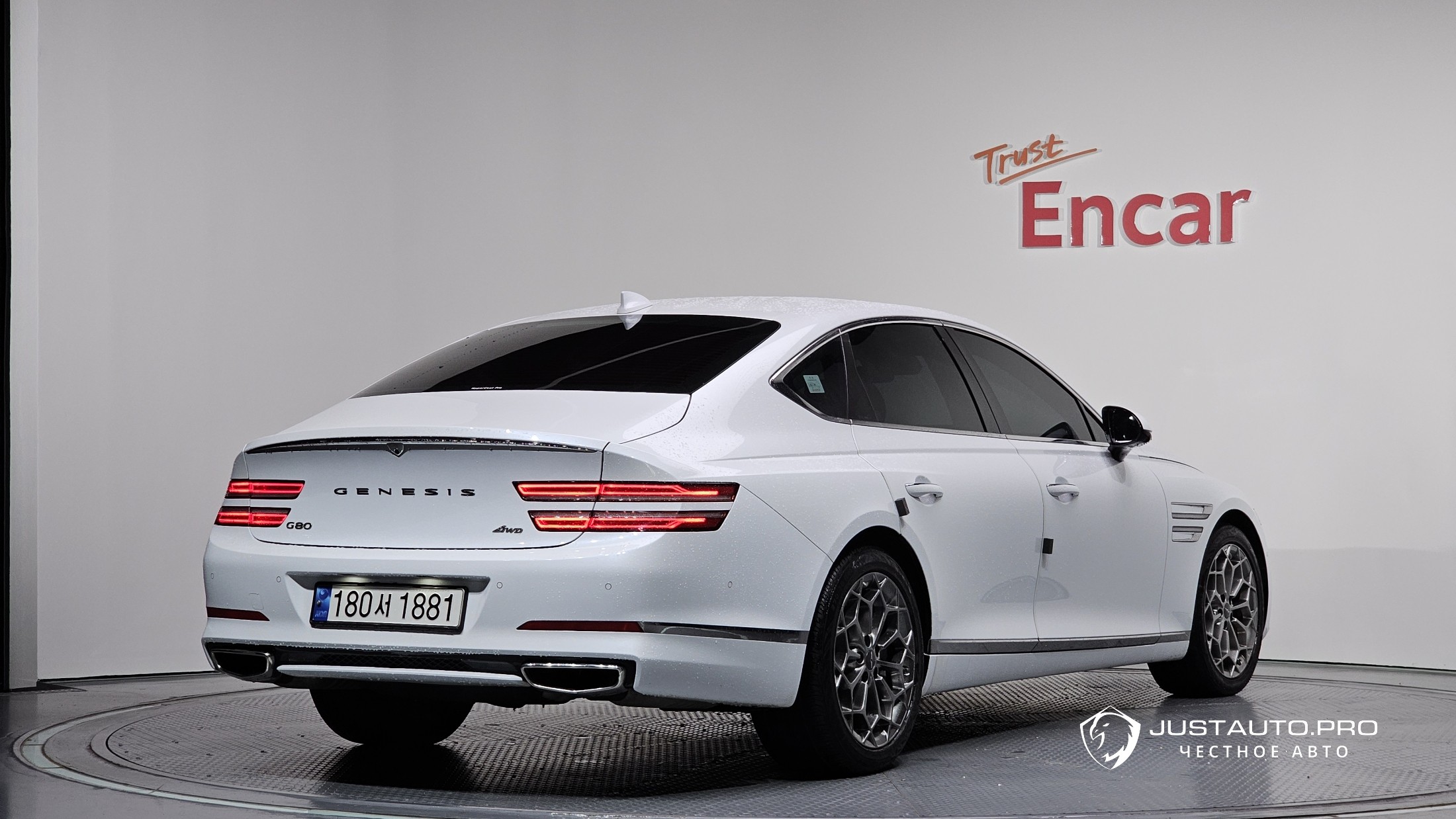 Автомобиль Genesis G80