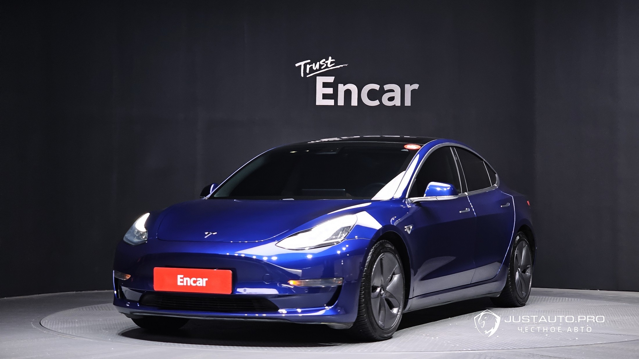 Автомобиль Tesla Model 3