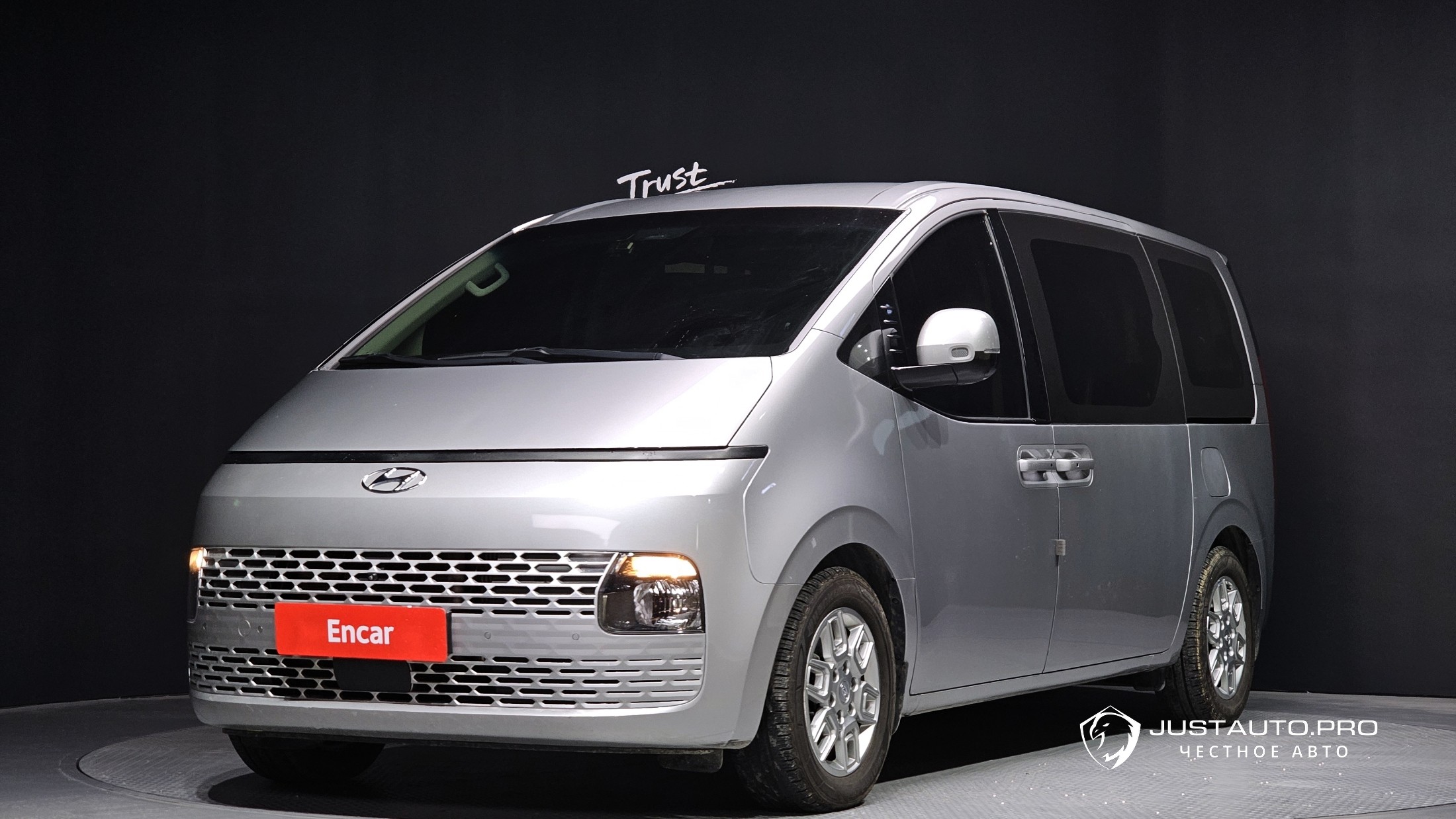 Автомобиль Hyundai Staria