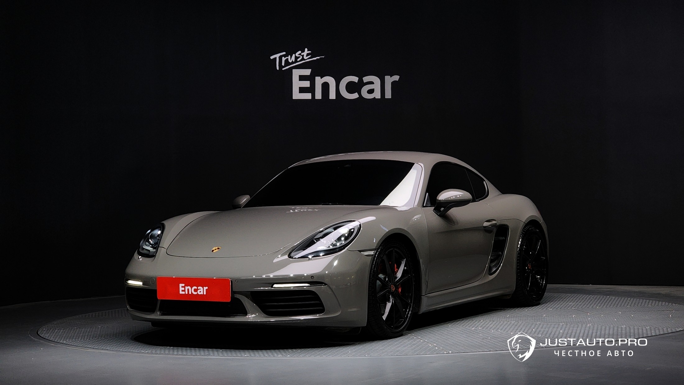 Автомобиль Porsche 718