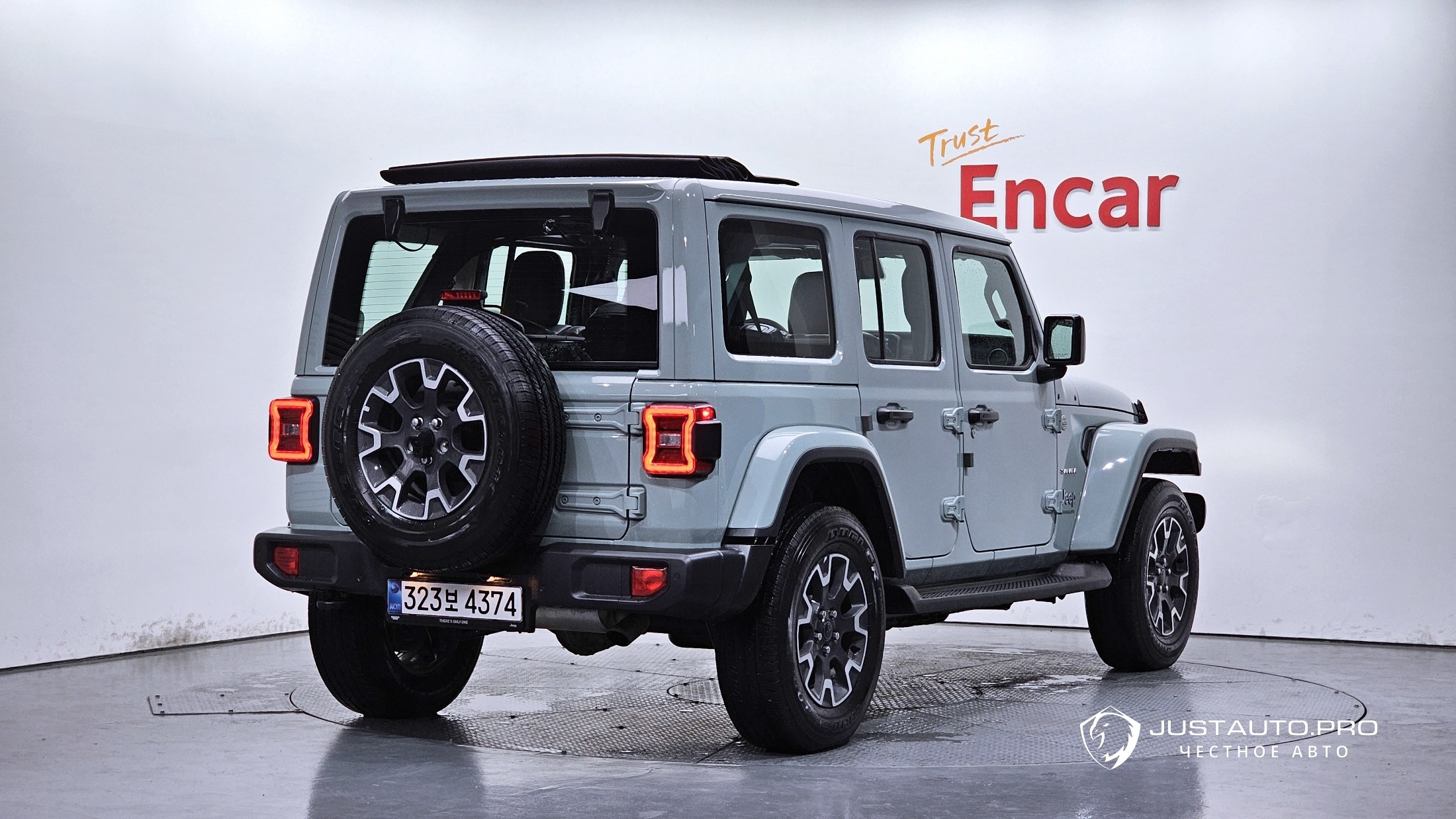 Автомобиль Jeep Wrangler