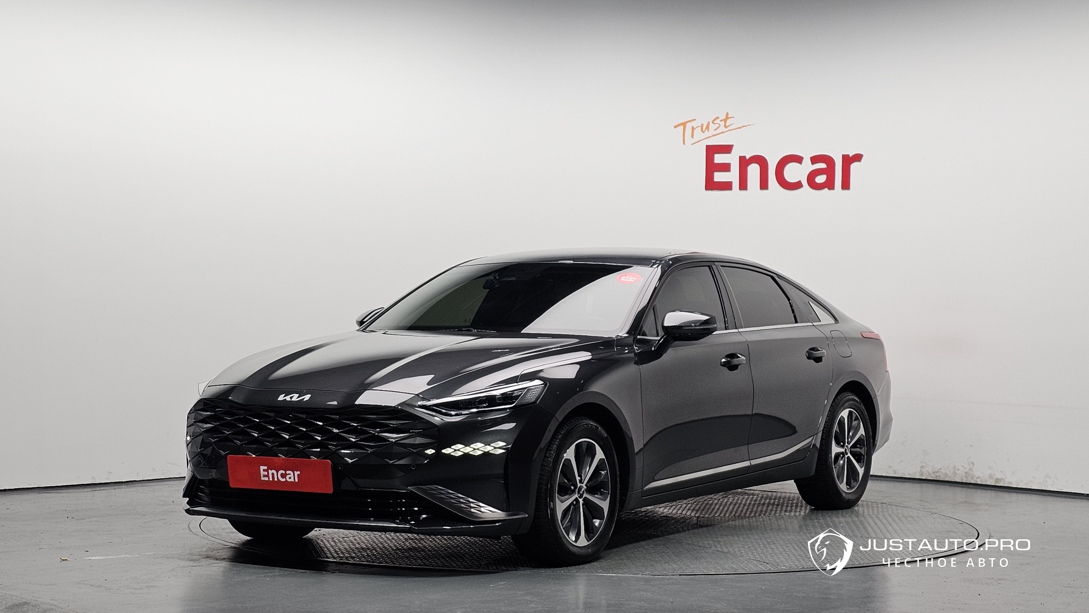 Автомобиль Kia K8