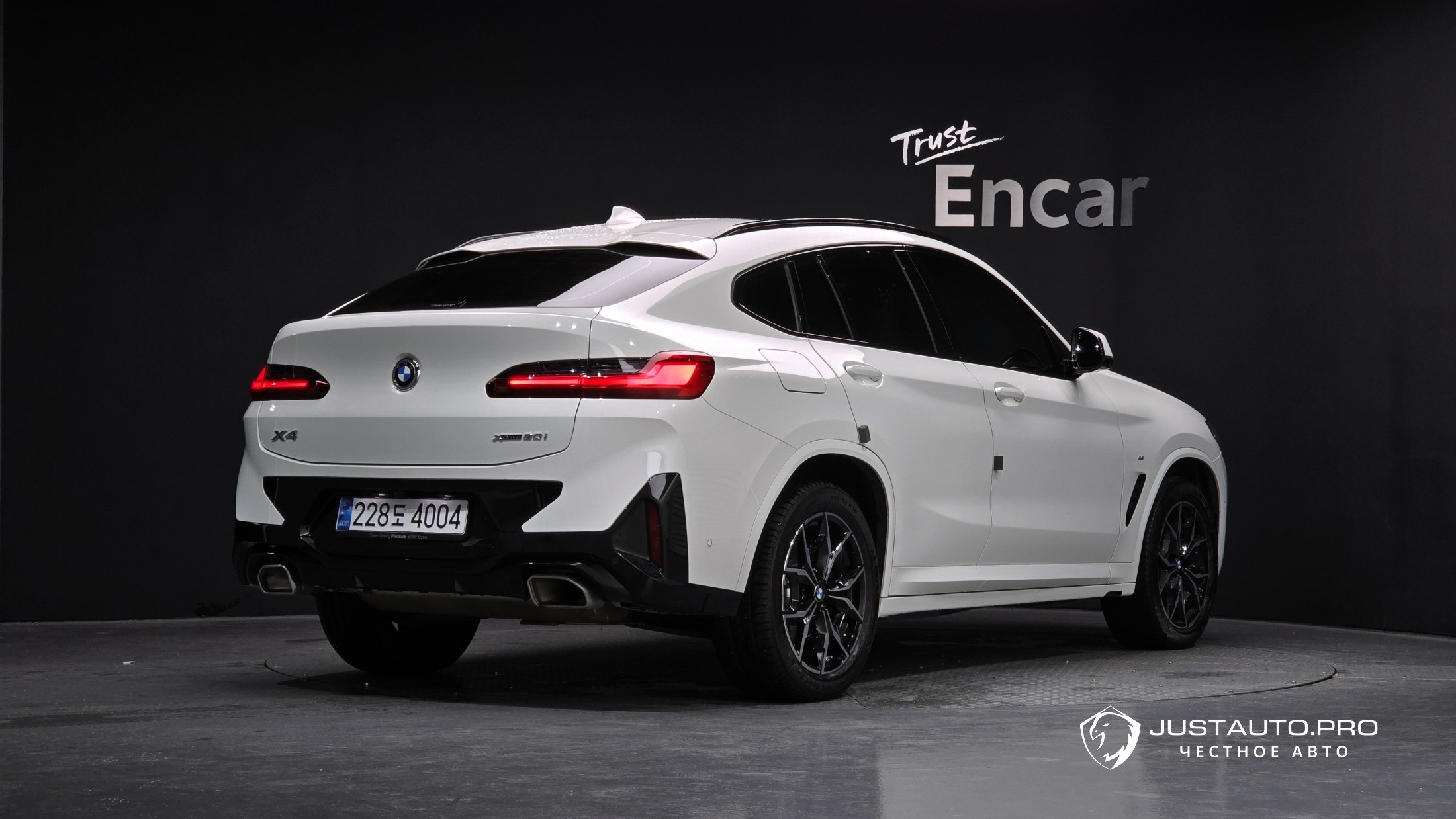 Автомобиль BMW X4