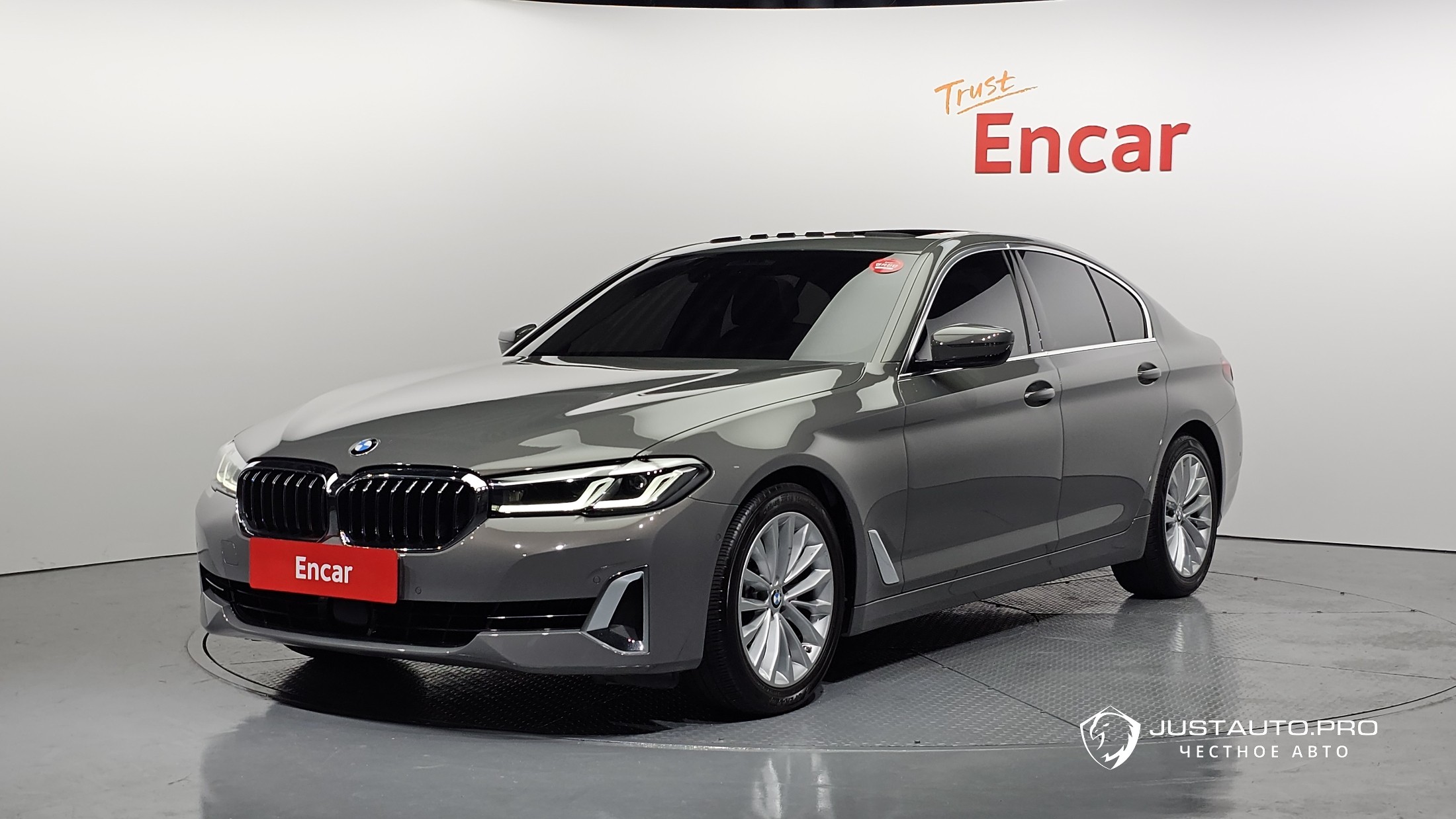 Автомобиль BMW 5-Series